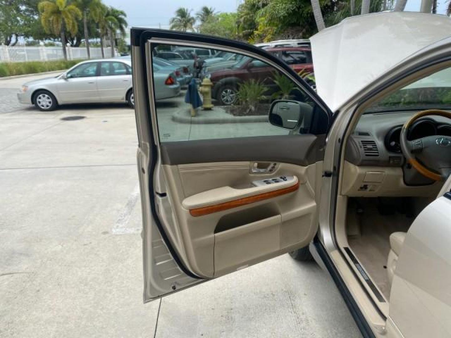 2007 Savannah Metallic /Ivory Lexus RX 350 1 OWNER FLORIDA LOW MILES 83,334 (2T2GK31U47C) with an 3.5L DOHC SMPI 24-Valve V6 Engine engine, Automatic transmission, located at 4701 North Dixie Hwy, Pompano Beach, FL, 33064, (954) 422-2889, 26.240938, -80.123474 - OUR WEBPAGE FLORIDACARS1.COM HAS OVER 100 PHOTOS AND FREE CARFAX LINK 2007 LEXUS RX 350 $ 44,790 NEW VIN: 2T2GK31U47C004222 2 T 2 G K 3 1 U 4 7 C 0 0 4 2 2 2 4 DOOR WAGON/SPORT UTILITY 3.5L V6 F DOHC 24V GASOLINE FRONT WHEEL DRIVE Top Features Alloy Wheels Leather Seats Memory Seat(s) Power Hatch/De - Photo#9