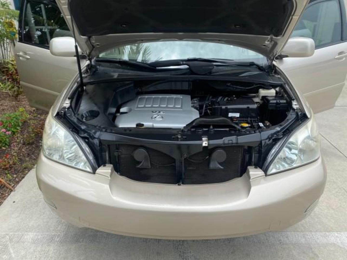 2007 Savannah Metallic /Ivory Lexus RX 350 1 OWNER FLORIDA LOW MILES 83,334 (2T2GK31U47C) with an 3.5L DOHC SMPI 24-Valve V6 Engine engine, Automatic transmission, located at 4701 North Dixie Hwy, Pompano Beach, FL, 33064, (954) 422-2889, 26.240938, -80.123474 - OUR WEBPAGE FLORIDACARS1.COM HAS OVER 100 PHOTOS AND FREE CARFAX LINK 2007 LEXUS RX 350 $ 44,790 NEW VIN: 2T2GK31U47C004222 2 T 2 G K 3 1 U 4 7 C 0 0 4 2 2 2 4 DOOR WAGON/SPORT UTILITY 3.5L V6 F DOHC 24V GASOLINE FRONT WHEEL DRIVE Top Features Alloy Wheels Leather Seats Memory Seat(s) Power Hatch/De - Photo#17