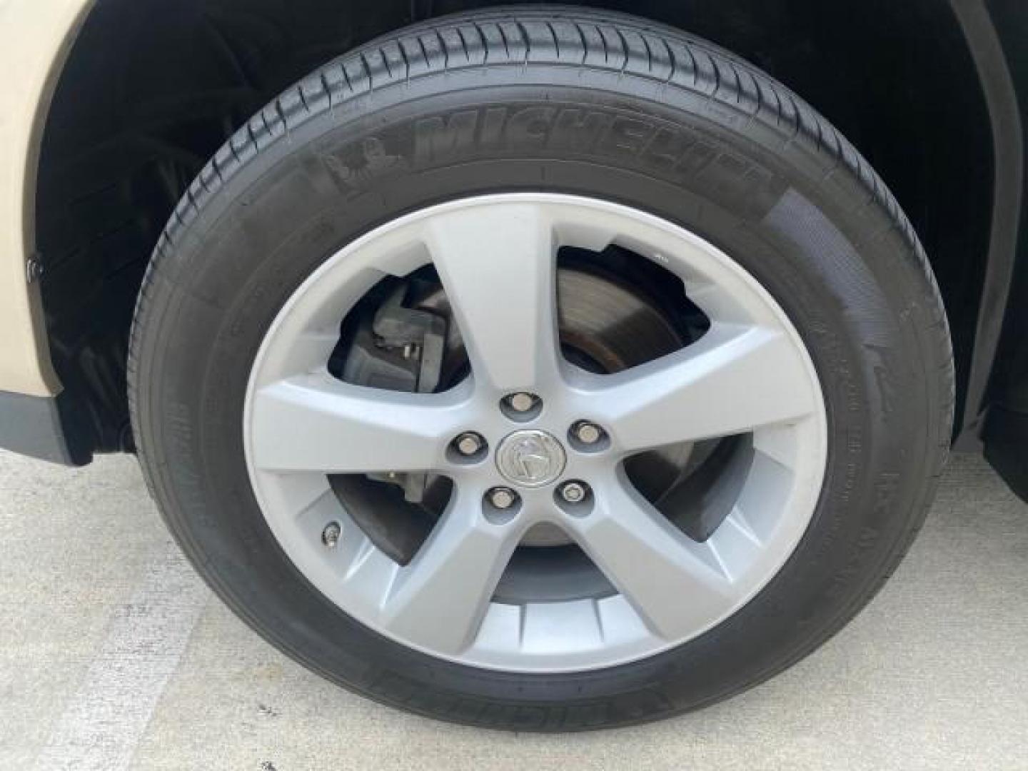 2007 Savannah Metallic /Ivory Lexus RX 350 1 OWNER FLORIDA LOW MILES 83,334 (2T2GK31U47C) with an 3.5L DOHC SMPI 24-Valve V6 Engine engine, Automatic transmission, located at 4701 North Dixie Hwy, Pompano Beach, FL, 33064, (954) 422-2889, 26.240938, -80.123474 - OUR WEBPAGE FLORIDACARS1.COM HAS OVER 100 PHOTOS AND FREE CARFAX LINK 2007 LEXUS RX 350 $ 44,790 NEW VIN: 2T2GK31U47C004222 2 T 2 G K 3 1 U 4 7 C 0 0 4 2 2 2 4 DOOR WAGON/SPORT UTILITY 3.5L V6 F DOHC 24V GASOLINE FRONT WHEEL DRIVE Top Features Alloy Wheels Leather Seats Memory Seat(s) Power Hatch/De - Photo#19