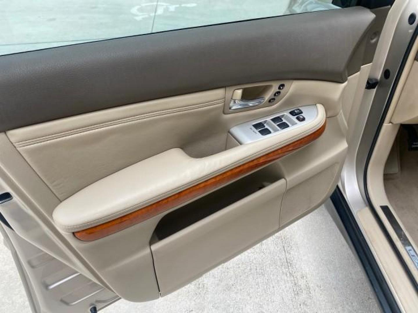2007 Savannah Metallic /Ivory Lexus RX 350 1 OWNER FLORIDA LOW MILES 83,334 (2T2GK31U47C) with an 3.5L DOHC SMPI 24-Valve V6 Engine engine, Automatic transmission, located at 4701 North Dixie Hwy, Pompano Beach, FL, 33064, (954) 422-2889, 26.240938, -80.123474 - OUR WEBPAGE FLORIDACARS1.COM HAS OVER 100 PHOTOS AND FREE CARFAX LINK 2007 LEXUS RX 350 $ 44,790 NEW VIN: 2T2GK31U47C004222 2 T 2 G K 3 1 U 4 7 C 0 0 4 2 2 2 4 DOOR WAGON/SPORT UTILITY 3.5L V6 F DOHC 24V GASOLINE FRONT WHEEL DRIVE Top Features Alloy Wheels Leather Seats Memory Seat(s) Power Hatch/De - Photo#28