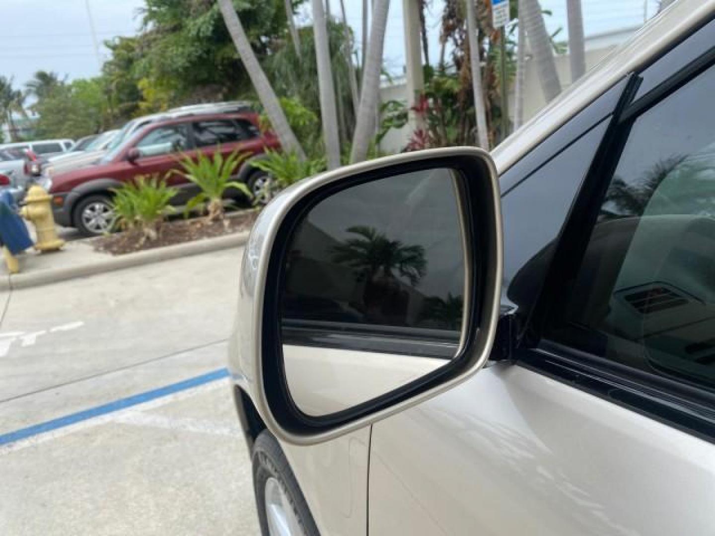 2007 Savannah Metallic /Ivory Lexus RX 350 1 OWNER FLORIDA LOW MILES 83,334 (2T2GK31U47C) with an 3.5L DOHC SMPI 24-Valve V6 Engine engine, Automatic transmission, located at 4701 North Dixie Hwy, Pompano Beach, FL, 33064, (954) 422-2889, 26.240938, -80.123474 - OUR WEBPAGE FLORIDACARS1.COM HAS OVER 100 PHOTOS AND FREE CARFAX LINK 2007 LEXUS RX 350 $ 44,790 NEW VIN: 2T2GK31U47C004222 2 T 2 G K 3 1 U 4 7 C 0 0 4 2 2 2 4 DOOR WAGON/SPORT UTILITY 3.5L V6 F DOHC 24V GASOLINE FRONT WHEEL DRIVE Top Features Alloy Wheels Leather Seats Memory Seat(s) Power Hatch/De - Photo#30
