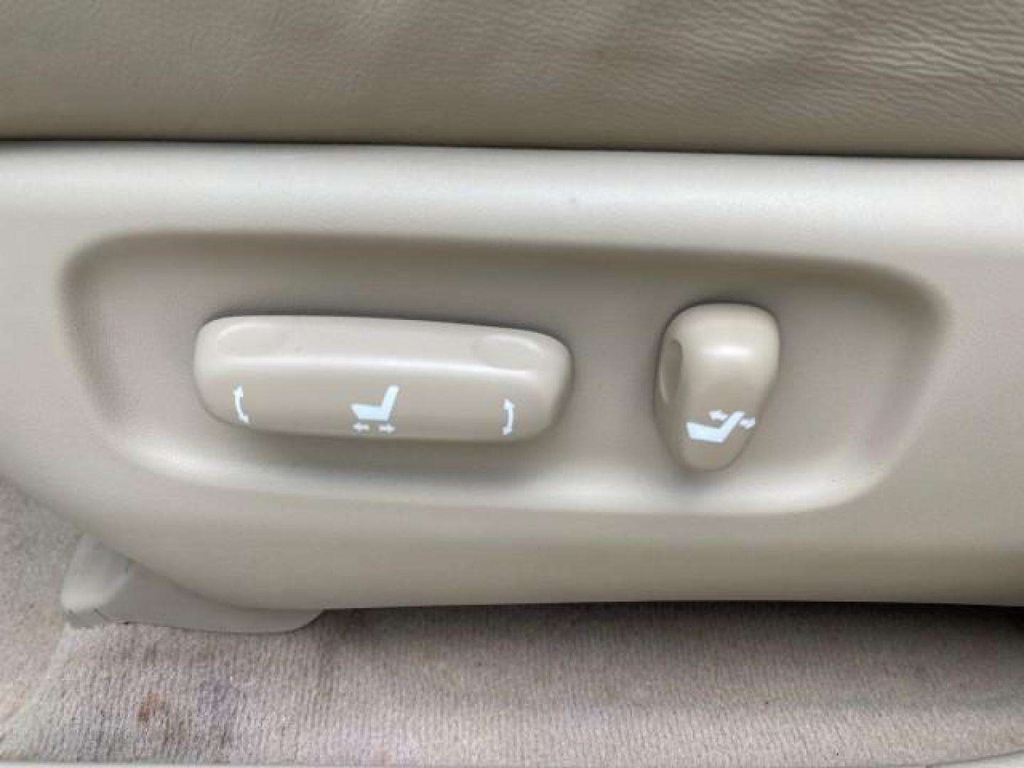 2007 Savannah Metallic /Ivory Lexus RX 350 1 OWNER FLORIDA LOW MILES 83,334 (2T2GK31U47C) with an 3.5L DOHC SMPI 24-Valve V6 Engine engine, Automatic transmission, located at 4701 North Dixie Hwy, Pompano Beach, FL, 33064, (954) 422-2889, 26.240938, -80.123474 - OUR WEBPAGE FLORIDACARS1.COM HAS OVER 100 PHOTOS AND FREE CARFAX LINK 2007 LEXUS RX 350 $ 44,790 NEW VIN: 2T2GK31U47C004222 2 T 2 G K 3 1 U 4 7 C 0 0 4 2 2 2 4 DOOR WAGON/SPORT UTILITY 3.5L V6 F DOHC 24V GASOLINE FRONT WHEEL DRIVE Top Features Alloy Wheels Leather Seats Memory Seat(s) Power Hatch/De - Photo#36