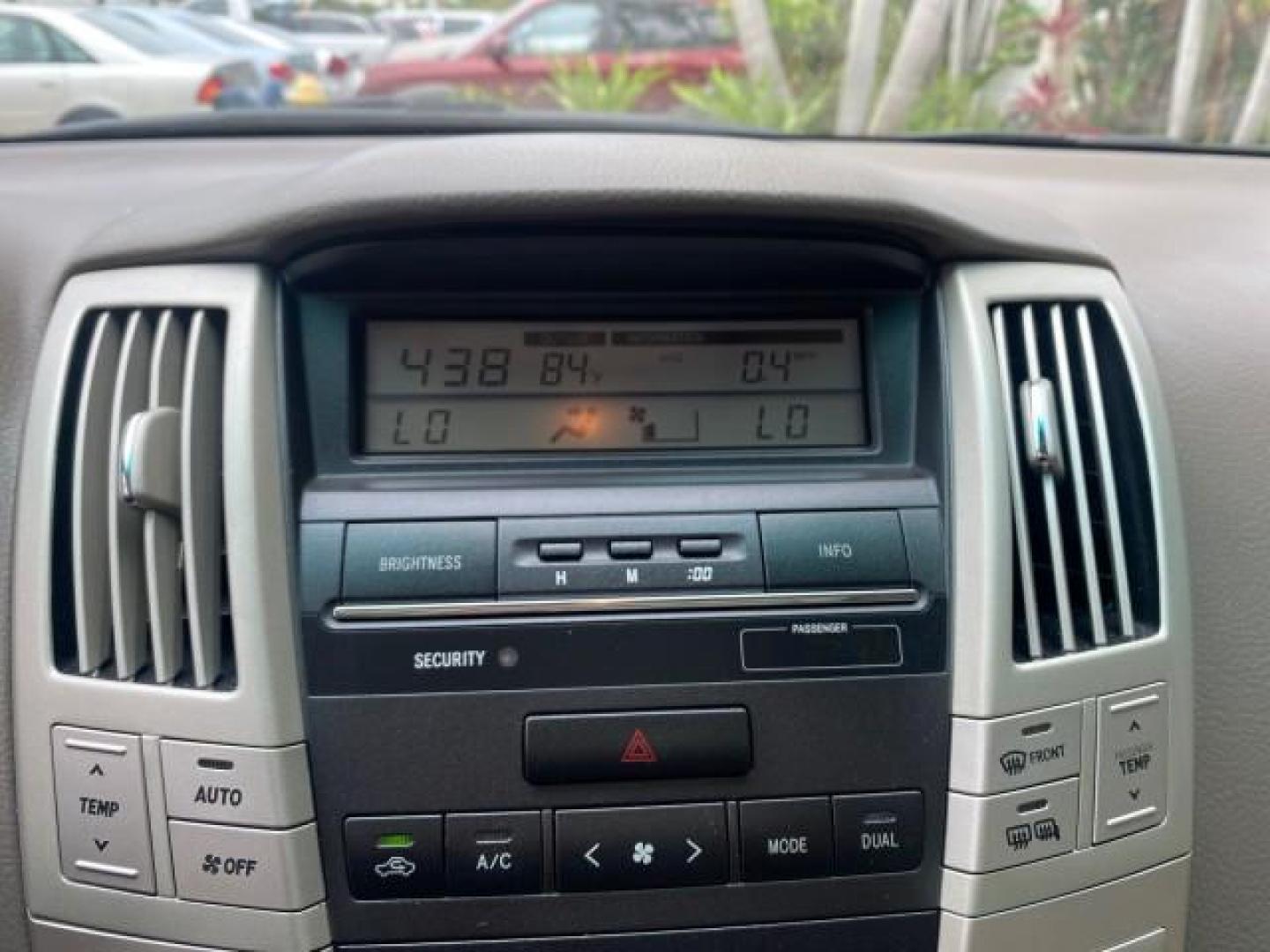 2007 Savannah Metallic /Ivory Lexus RX 350 1 OWNER FLORIDA LOW MILES 83,334 (2T2GK31U47C) with an 3.5L DOHC SMPI 24-Valve V6 Engine engine, Automatic transmission, located at 4701 North Dixie Hwy, Pompano Beach, FL, 33064, (954) 422-2889, 26.240938, -80.123474 - OUR WEBPAGE FLORIDACARS1.COM HAS OVER 100 PHOTOS AND FREE CARFAX LINK 2007 LEXUS RX 350 $ 44,790 NEW VIN: 2T2GK31U47C004222 2 T 2 G K 3 1 U 4 7 C 0 0 4 2 2 2 4 DOOR WAGON/SPORT UTILITY 3.5L V6 F DOHC 24V GASOLINE FRONT WHEEL DRIVE Top Features Alloy Wheels Leather Seats Memory Seat(s) Power Hatch/De - Photo#46