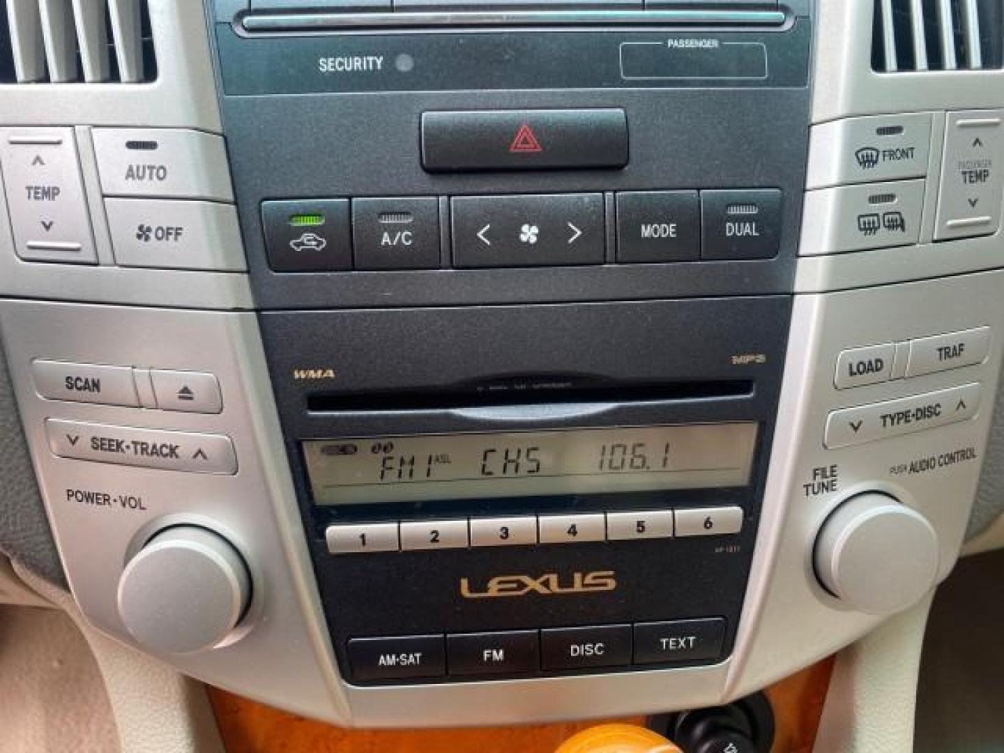 2007 Savannah Metallic /Ivory Lexus RX 350 1 OWNER FLORIDA LOW MILES 83,334 (2T2GK31U47C) with an 3.5L DOHC SMPI 24-Valve V6 Engine engine, Automatic transmission, located at 4701 North Dixie Hwy, Pompano Beach, FL, 33064, (954) 422-2889, 26.240938, -80.123474 - OUR WEBPAGE FLORIDACARS1.COM HAS OVER 100 PHOTOS AND FREE CARFAX LINK 2007 LEXUS RX 350 $ 44,790 NEW VIN: 2T2GK31U47C004222 2 T 2 G K 3 1 U 4 7 C 0 0 4 2 2 2 4 DOOR WAGON/SPORT UTILITY 3.5L V6 F DOHC 24V GASOLINE FRONT WHEEL DRIVE Top Features Alloy Wheels Leather Seats Memory Seat(s) Power Hatch/De - Photo#47