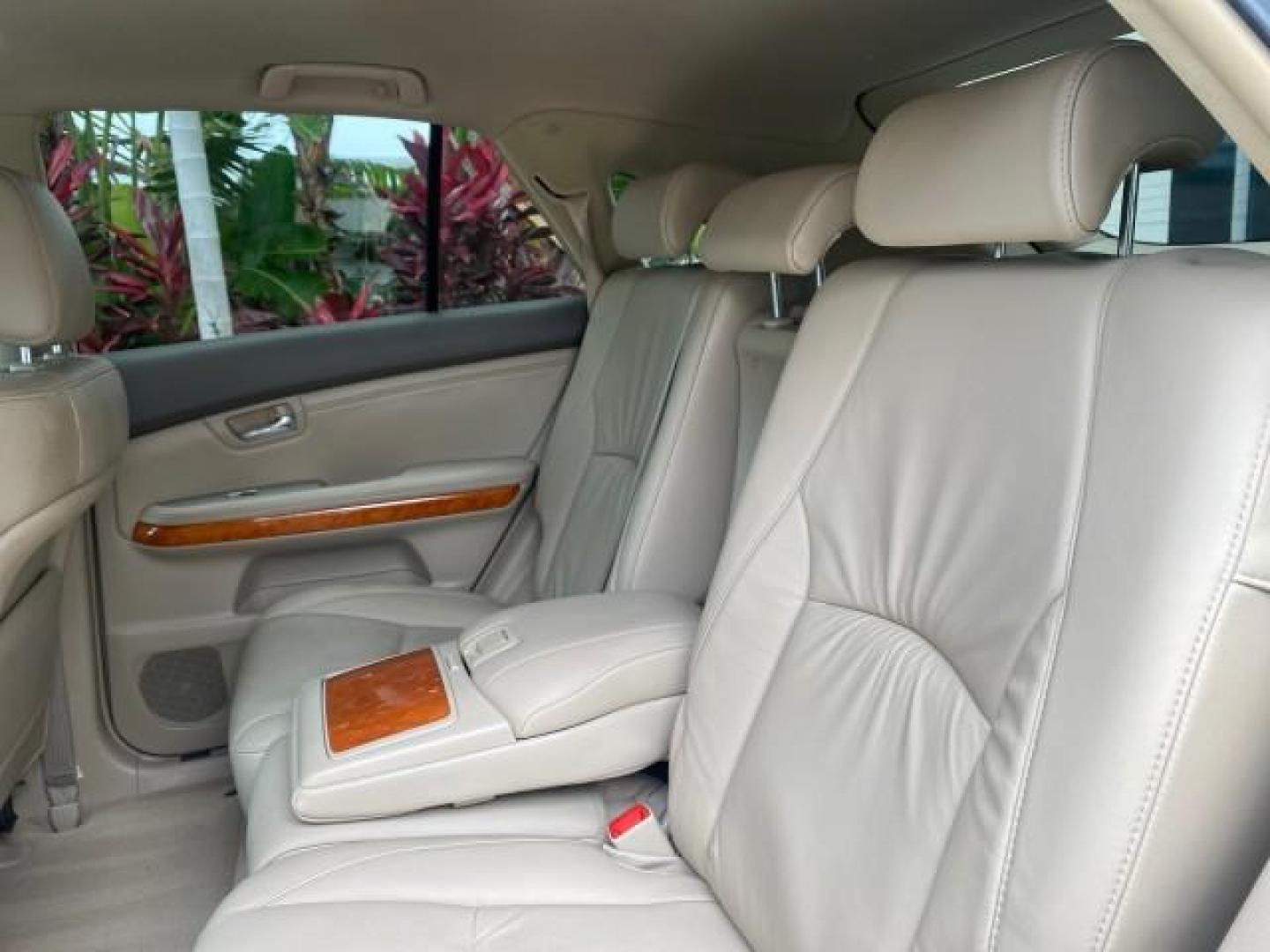 2007 Savannah Metallic /Ivory Lexus RX 350 1 OWNER FLORIDA LOW MILES 83,334 (2T2GK31U47C) with an 3.5L DOHC SMPI 24-Valve V6 Engine engine, Automatic transmission, located at 4701 North Dixie Hwy, Pompano Beach, FL, 33064, (954) 422-2889, 26.240938, -80.123474 - OUR WEBPAGE FLORIDACARS1.COM HAS OVER 100 PHOTOS AND FREE CARFAX LINK 2007 LEXUS RX 350 $ 44,790 NEW VIN: 2T2GK31U47C004222 2 T 2 G K 3 1 U 4 7 C 0 0 4 2 2 2 4 DOOR WAGON/SPORT UTILITY 3.5L V6 F DOHC 24V GASOLINE FRONT WHEEL DRIVE Top Features Alloy Wheels Leather Seats Memory Seat(s) Power Hatch/De - Photo#61
