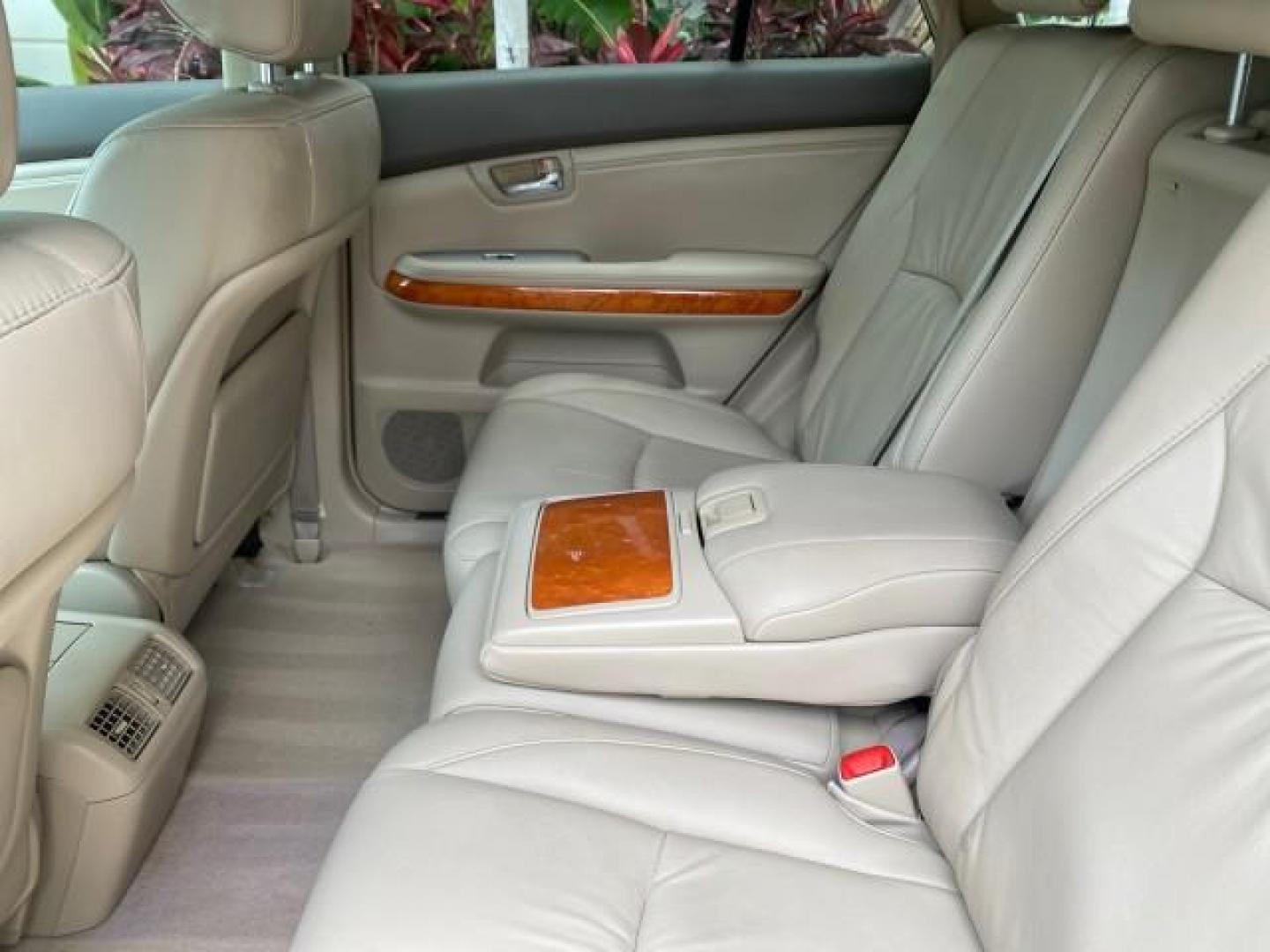 2007 Savannah Metallic /Ivory Lexus RX 350 1 OWNER FLORIDA LOW MILES 83,334 (2T2GK31U47C) with an 3.5L DOHC SMPI 24-Valve V6 Engine engine, Automatic transmission, located at 4701 North Dixie Hwy, Pompano Beach, FL, 33064, (954) 422-2889, 26.240938, -80.123474 - OUR WEBPAGE FLORIDACARS1.COM HAS OVER 100 PHOTOS AND FREE CARFAX LINK 2007 LEXUS RX 350 $ 44,790 NEW VIN: 2T2GK31U47C004222 2 T 2 G K 3 1 U 4 7 C 0 0 4 2 2 2 4 DOOR WAGON/SPORT UTILITY 3.5L V6 F DOHC 24V GASOLINE FRONT WHEEL DRIVE Top Features Alloy Wheels Leather Seats Memory Seat(s) Power Hatch/De - Photo#65