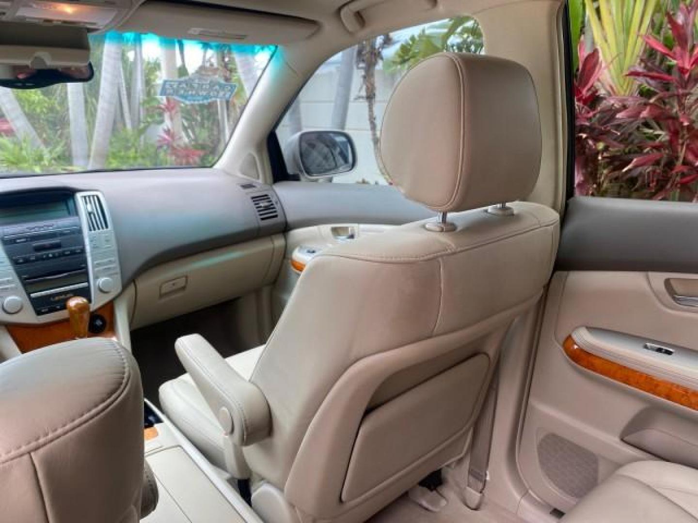 2007 Savannah Metallic /Ivory Lexus RX 350 1 OWNER FLORIDA LOW MILES 83,334 (2T2GK31U47C) with an 3.5L DOHC SMPI 24-Valve V6 Engine engine, Automatic transmission, located at 4701 North Dixie Hwy, Pompano Beach, FL, 33064, (954) 422-2889, 26.240938, -80.123474 - OUR WEBPAGE FLORIDACARS1.COM HAS OVER 100 PHOTOS AND FREE CARFAX LINK 2007 LEXUS RX 350 $ 44,790 NEW VIN: 2T2GK31U47C004222 2 T 2 G K 3 1 U 4 7 C 0 0 4 2 2 2 4 DOOR WAGON/SPORT UTILITY 3.5L V6 F DOHC 24V GASOLINE FRONT WHEEL DRIVE Top Features Alloy Wheels Leather Seats Memory Seat(s) Power Hatch/De - Photo#69