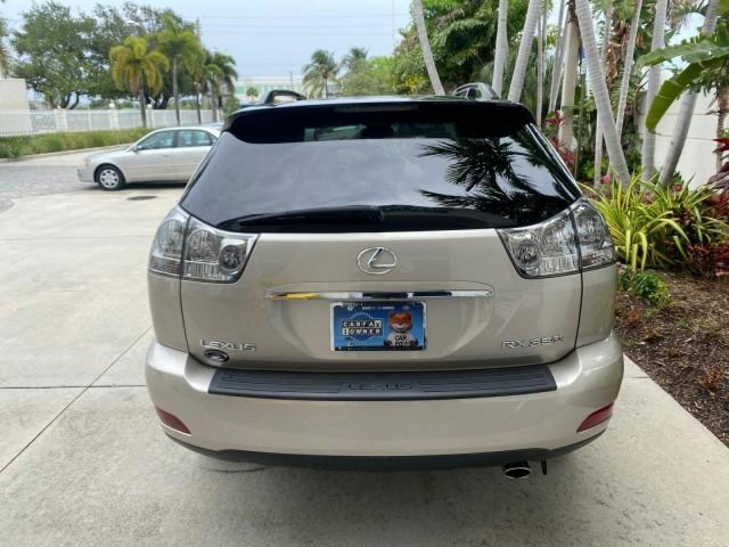 2007 Savannah Metallic /Ivory Lexus RX 350 1 OWNER FLORIDA LOW MILES 83,334 (2T2GK31U47C) with an 3.5L DOHC SMPI 24-Valve V6 Engine engine, Automatic transmission, located at 4701 North Dixie Hwy, Pompano Beach, FL, 33064, (954) 422-2889, 26.240938, -80.123474 - OUR WEBPAGE FLORIDACARS1.COM HAS OVER 100 PHOTOS AND FREE CARFAX LINK 2007 LEXUS RX 350 $ 44,790 NEW VIN: 2T2GK31U47C004222 2 T 2 G K 3 1 U 4 7 C 0 0 4 2 2 2 4 DOOR WAGON/SPORT UTILITY 3.5L V6 F DOHC 24V GASOLINE FRONT WHEEL DRIVE Top Features Alloy Wheels Leather Seats Memory Seat(s) Power Hatch/De - Photo#75