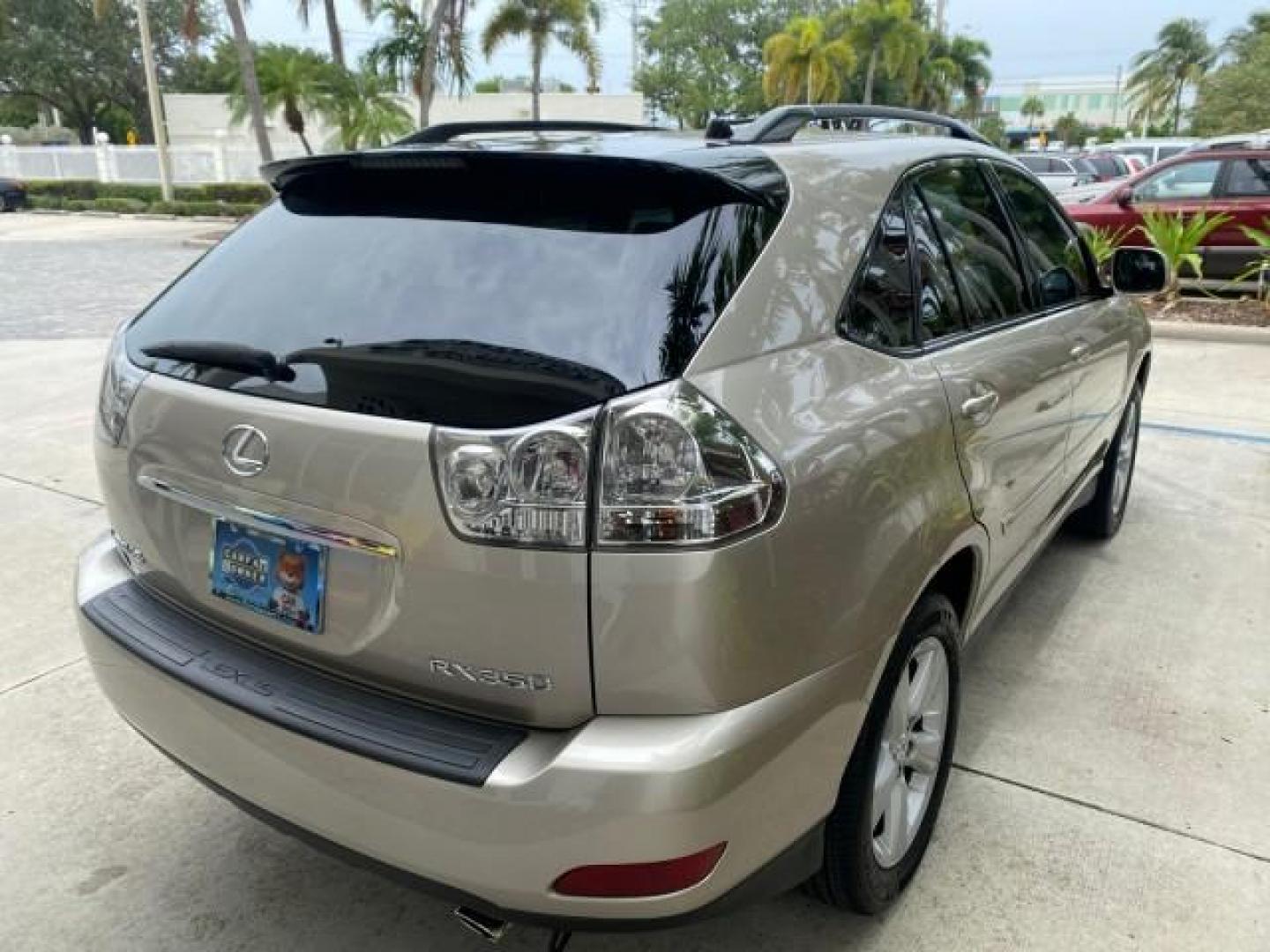 2007 Savannah Metallic /Ivory Lexus RX 350 1 OWNER FLORIDA LOW MILES 83,334 (2T2GK31U47C) with an 3.5L DOHC SMPI 24-Valve V6 Engine engine, Automatic transmission, located at 4701 North Dixie Hwy, Pompano Beach, FL, 33064, (954) 422-2889, 26.240938, -80.123474 - OUR WEBPAGE FLORIDACARS1.COM HAS OVER 100 PHOTOS AND FREE CARFAX LINK 2007 LEXUS RX 350 $ 44,790 NEW VIN: 2T2GK31U47C004222 2 T 2 G K 3 1 U 4 7 C 0 0 4 2 2 2 4 DOOR WAGON/SPORT UTILITY 3.5L V6 F DOHC 24V GASOLINE FRONT WHEEL DRIVE Top Features Alloy Wheels Leather Seats Memory Seat(s) Power Hatch/De - Photo#76