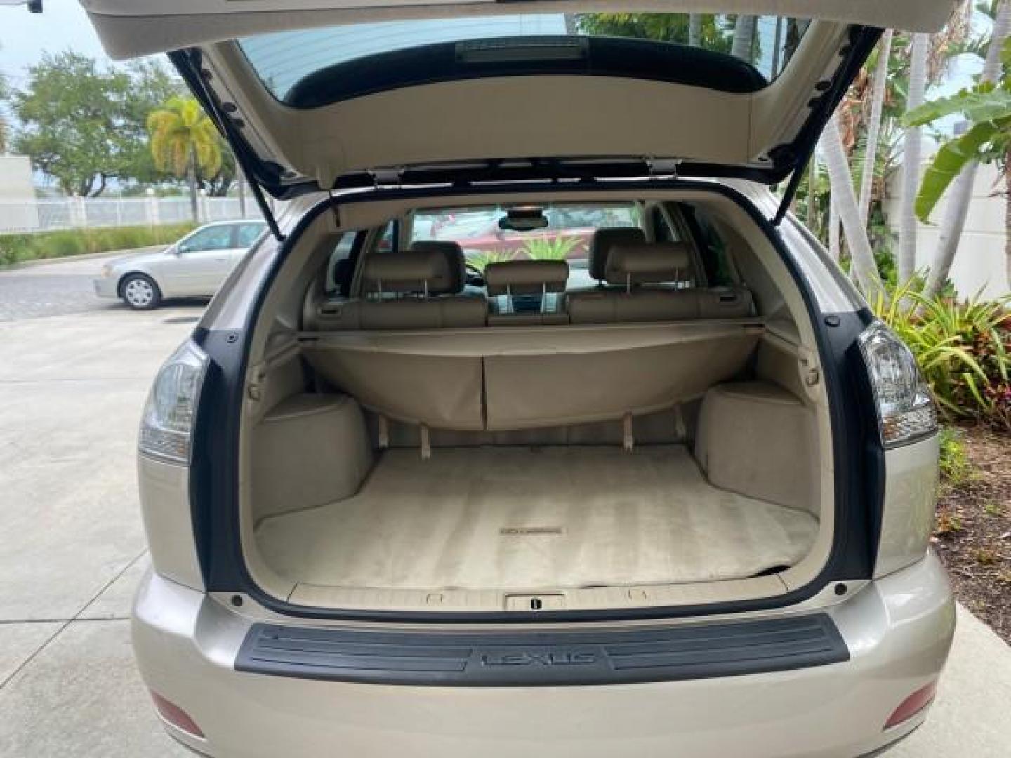 2007 Savannah Metallic /Ivory Lexus RX 350 1 OWNER FLORIDA LOW MILES 83,334 (2T2GK31U47C) with an 3.5L DOHC SMPI 24-Valve V6 Engine engine, Automatic transmission, located at 4701 North Dixie Hwy, Pompano Beach, FL, 33064, (954) 422-2889, 26.240938, -80.123474 - OUR WEBPAGE FLORIDACARS1.COM HAS OVER 100 PHOTOS AND FREE CARFAX LINK 2007 LEXUS RX 350 $ 44,790 NEW VIN: 2T2GK31U47C004222 2 T 2 G K 3 1 U 4 7 C 0 0 4 2 2 2 4 DOOR WAGON/SPORT UTILITY 3.5L V6 F DOHC 24V GASOLINE FRONT WHEEL DRIVE Top Features Alloy Wheels Leather Seats Memory Seat(s) Power Hatch/De - Photo#80