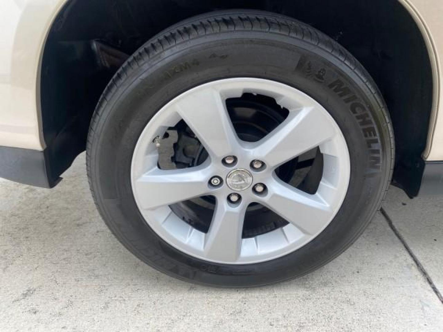 2007 Savannah Metallic /Ivory Lexus RX 350 1 OWNER FLORIDA LOW MILES 83,334 (2T2GK31U47C) with an 3.5L DOHC SMPI 24-Valve V6 Engine engine, Automatic transmission, located at 4701 North Dixie Hwy, Pompano Beach, FL, 33064, (954) 422-2889, 26.240938, -80.123474 - OUR WEBPAGE FLORIDACARS1.COM HAS OVER 100 PHOTOS AND FREE CARFAX LINK 2007 LEXUS RX 350 $ 44,790 NEW VIN: 2T2GK31U47C004222 2 T 2 G K 3 1 U 4 7 C 0 0 4 2 2 2 4 DOOR WAGON/SPORT UTILITY 3.5L V6 F DOHC 24V GASOLINE FRONT WHEEL DRIVE Top Features Alloy Wheels Leather Seats Memory Seat(s) Power Hatch/De - Photo#84