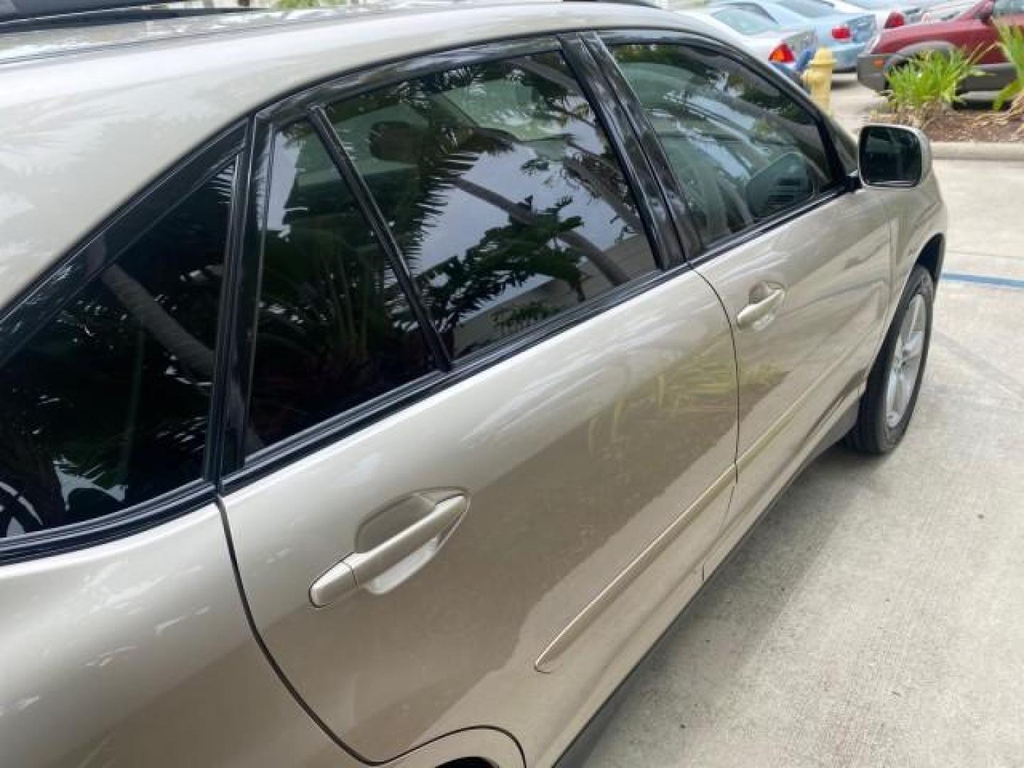 2007 Savannah Metallic /Ivory Lexus RX 350 1 OWNER FLORIDA LOW MILES 83,334 (2T2GK31U47C) with an 3.5L DOHC SMPI 24-Valve V6 Engine engine, Automatic transmission, located at 4701 North Dixie Hwy, Pompano Beach, FL, 33064, (954) 422-2889, 26.240938, -80.123474 - OUR WEBPAGE FLORIDACARS1.COM HAS OVER 100 PHOTOS AND FREE CARFAX LINK 2007 LEXUS RX 350 $ 44,790 NEW VIN: 2T2GK31U47C004222 2 T 2 G K 3 1 U 4 7 C 0 0 4 2 2 2 4 DOOR WAGON/SPORT UTILITY 3.5L V6 F DOHC 24V GASOLINE FRONT WHEEL DRIVE Top Features Alloy Wheels Leather Seats Memory Seat(s) Power Hatch/De - Photo#86