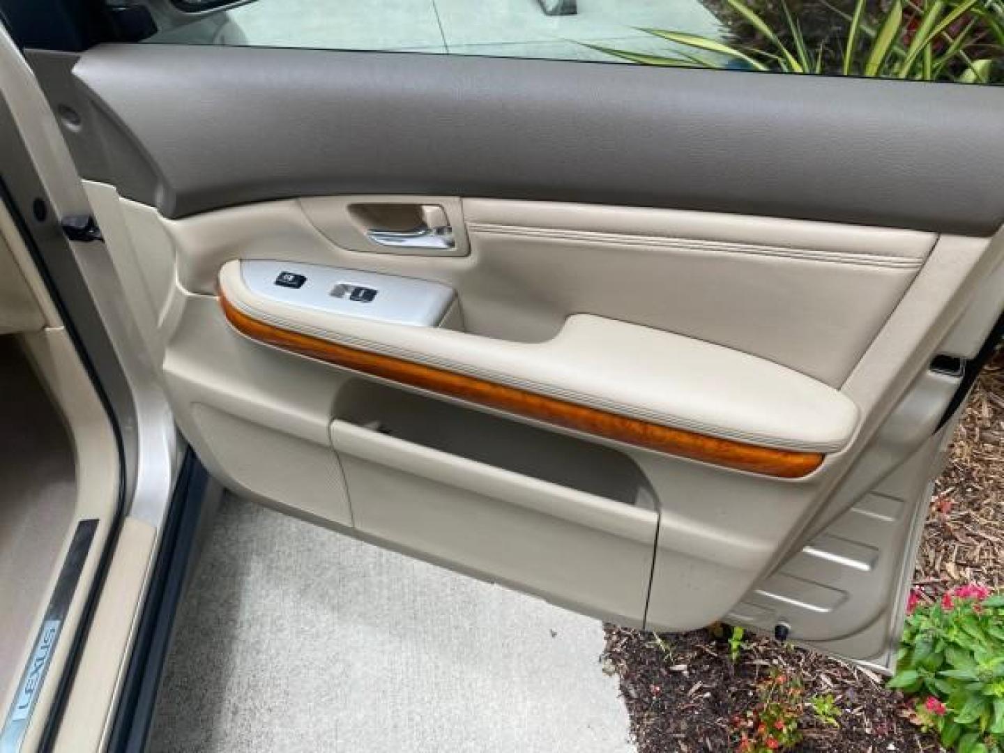 2007 Savannah Metallic /Ivory Lexus RX 350 1 OWNER FLORIDA LOW MILES 83,334 (2T2GK31U47C) with an 3.5L DOHC SMPI 24-Valve V6 Engine engine, Automatic transmission, located at 4701 North Dixie Hwy, Pompano Beach, FL, 33064, (954) 422-2889, 26.240938, -80.123474 - OUR WEBPAGE FLORIDACARS1.COM HAS OVER 100 PHOTOS AND FREE CARFAX LINK 2007 LEXUS RX 350 $ 44,790 NEW VIN: 2T2GK31U47C004222 2 T 2 G K 3 1 U 4 7 C 0 0 4 2 2 2 4 DOOR WAGON/SPORT UTILITY 3.5L V6 F DOHC 24V GASOLINE FRONT WHEEL DRIVE Top Features Alloy Wheels Leather Seats Memory Seat(s) Power Hatch/De - Photo#96