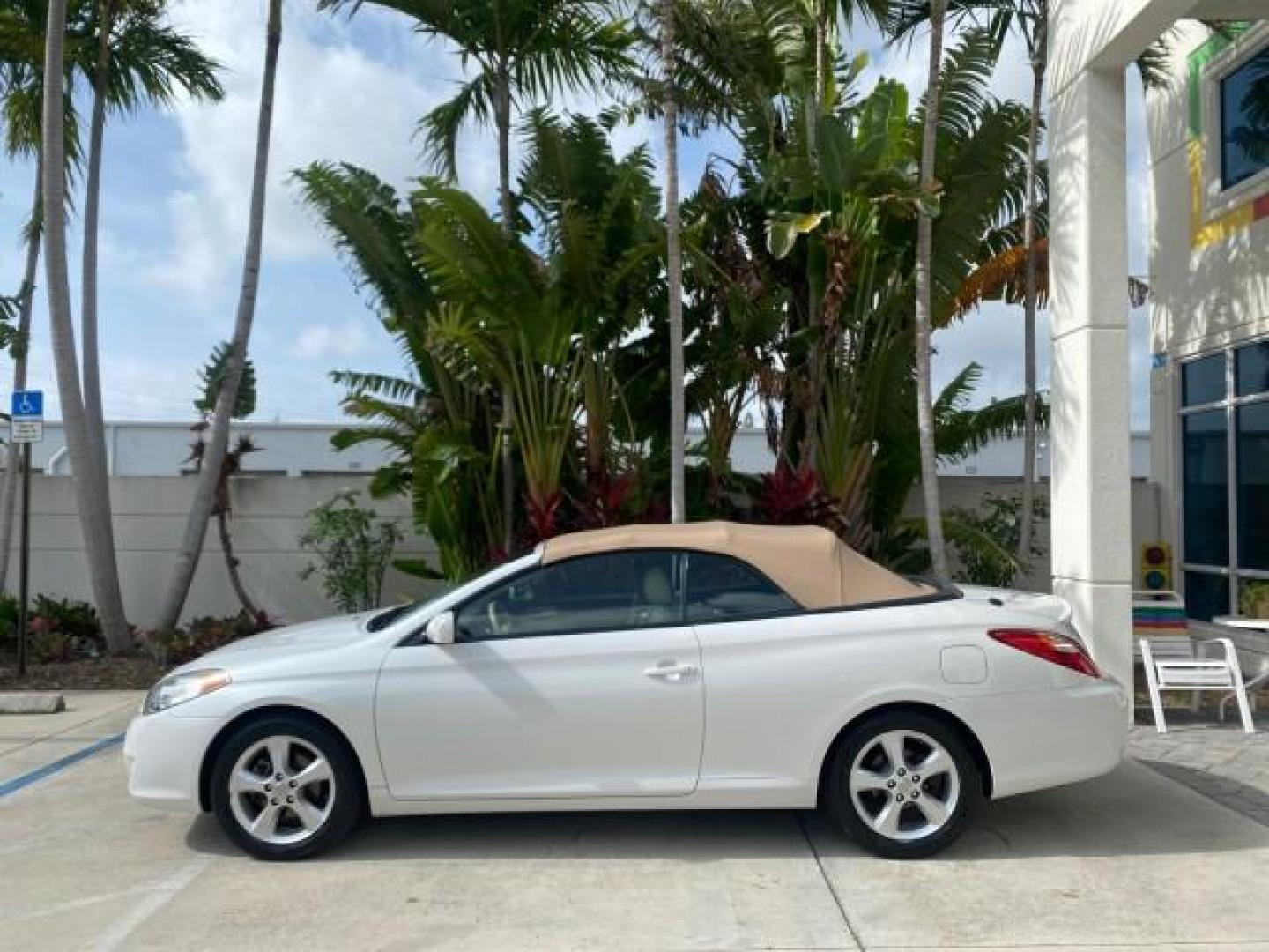 2006 Arctic Frost Pearl /Ivory Toyota Camry Solara SLE V6 1 OWNER LOW MILES 49,530 (4T1FA38P76U) with an 3.3L DOHC SMPI 24-Valve V6 Engine engine, Automatic transmission, located at 4701 North Dixie Hwy, Pompano Beach, FL, 33064, (954) 422-2889, 26.240938, -80.123474 - OUR WEBPAGE FLORIDACARS1.COM HAS OVER 100 PHOTOS AND FREE CARFAX LINK 2006 TOYOTA CAMRY SOLARA SE V6 VIN: 4T1FA38P76U095373 4 T 1 F A 3 8 P 7 6 U 0 9 5 3 7 3 CONVERTIBLE 3.3L V6 F DOHC 24V 29 MPG GASOLINE FRONT WHEEL DRIVE Top Features Alloy Wheels Leather Seats Front Seat Heaters Satellite Radio Re - Photo#4