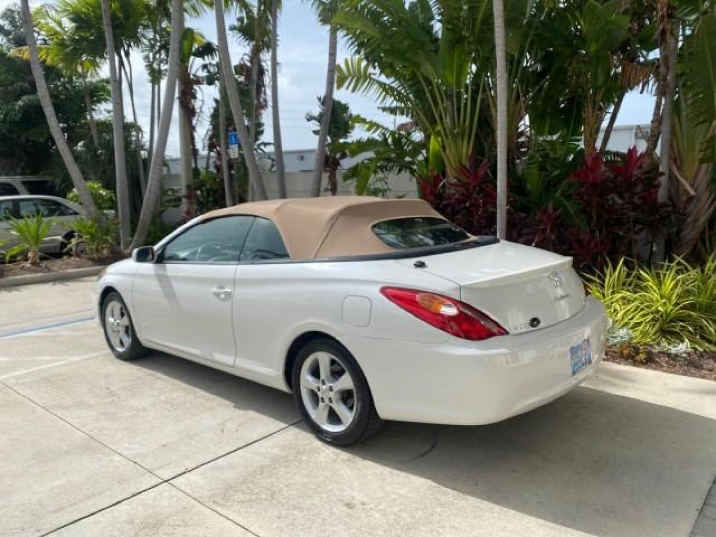 2006 Arctic Frost Pearl /Ivory Toyota Camry Solara SLE V6 1 OWNER LOW MILES 49,530 (4T1FA38P76U) with an 3.3L DOHC SMPI 24-Valve V6 Engine engine, Automatic transmission, located at 4701 North Dixie Hwy, Pompano Beach, FL, 33064, (954) 422-2889, 26.240938, -80.123474 - OUR WEBPAGE FLORIDACARS1.COM HAS OVER 100 PHOTOS AND FREE CARFAX LINK 2006 TOYOTA CAMRY SOLARA SE V6 VIN: 4T1FA38P76U095373 4 T 1 F A 3 8 P 7 6 U 0 9 5 3 7 3 CONVERTIBLE 3.3L V6 F DOHC 24V 29 MPG GASOLINE FRONT WHEEL DRIVE Top Features Alloy Wheels Leather Seats Front Seat Heaters Satellite Radio Re - Photo#5