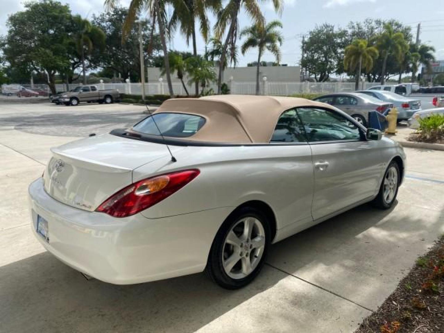 2006 Arctic Frost Pearl /Ivory Toyota Camry Solara SLE V6 1 OWNER LOW MILES 49,530 (4T1FA38P76U) with an 3.3L DOHC SMPI 24-Valve V6 Engine engine, Automatic transmission, located at 4701 North Dixie Hwy, Pompano Beach, FL, 33064, (954) 422-2889, 26.240938, -80.123474 - OUR WEBPAGE FLORIDACARS1.COM HAS OVER 100 PHOTOS AND FREE CARFAX LINK 2006 TOYOTA CAMRY SOLARA SE V6 VIN: 4T1FA38P76U095373 4 T 1 F A 3 8 P 7 6 U 0 9 5 3 7 3 CONVERTIBLE 3.3L V6 F DOHC 24V 29 MPG GASOLINE FRONT WHEEL DRIVE Top Features Alloy Wheels Leather Seats Front Seat Heaters Satellite Radio Re - Photo#7