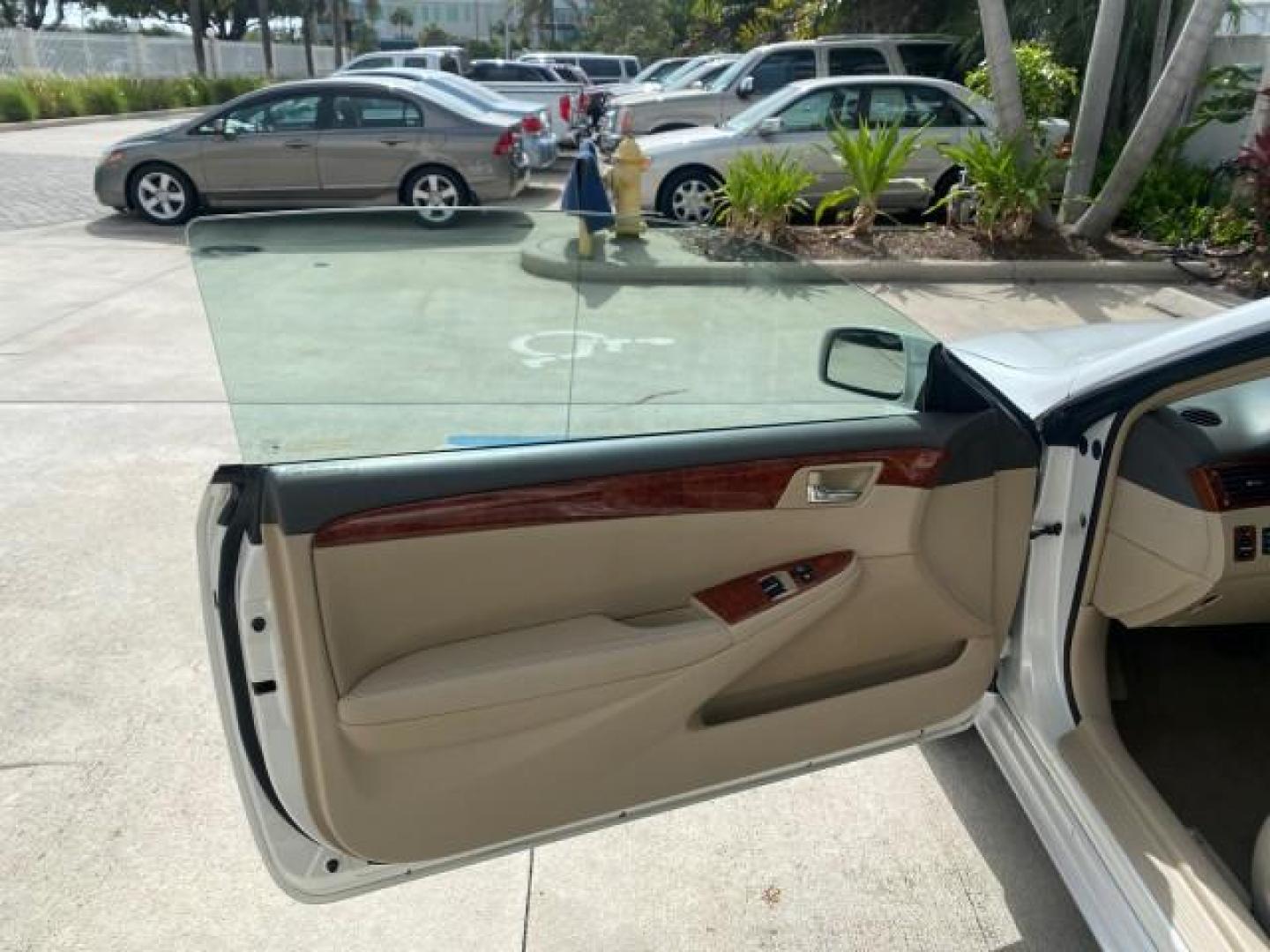 2006 Arctic Frost Pearl /Ivory Toyota Camry Solara SLE V6 1 OWNER LOW MILES 49,530 (4T1FA38P76U) with an 3.3L DOHC SMPI 24-Valve V6 Engine engine, Automatic transmission, located at 4701 North Dixie Hwy, Pompano Beach, FL, 33064, (954) 422-2889, 26.240938, -80.123474 - OUR WEBPAGE FLORIDACARS1.COM HAS OVER 100 PHOTOS AND FREE CARFAX LINK 2006 TOYOTA CAMRY SOLARA SE V6 VIN: 4T1FA38P76U095373 4 T 1 F A 3 8 P 7 6 U 0 9 5 3 7 3 CONVERTIBLE 3.3L V6 F DOHC 24V 29 MPG GASOLINE FRONT WHEEL DRIVE Top Features Alloy Wheels Leather Seats Front Seat Heaters Satellite Radio Re - Photo#9