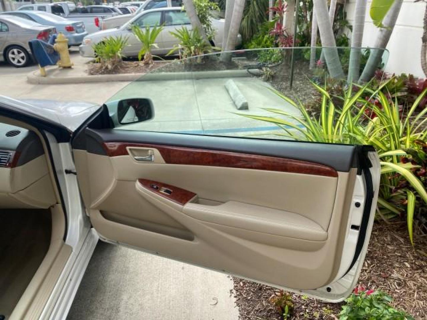 2006 Arctic Frost Pearl /Ivory Toyota Camry Solara SLE V6 1 OWNER LOW MILES 49,530 (4T1FA38P76U) with an 3.3L DOHC SMPI 24-Valve V6 Engine engine, Automatic transmission, located at 4701 North Dixie Hwy, Pompano Beach, FL, 33064, (954) 422-2889, 26.240938, -80.123474 - OUR WEBPAGE FLORIDACARS1.COM HAS OVER 100 PHOTOS AND FREE CARFAX LINK 2006 TOYOTA CAMRY SOLARA SE V6 VIN: 4T1FA38P76U095373 4 T 1 F A 3 8 P 7 6 U 0 9 5 3 7 3 CONVERTIBLE 3.3L V6 F DOHC 24V 29 MPG GASOLINE FRONT WHEEL DRIVE Top Features Alloy Wheels Leather Seats Front Seat Heaters Satellite Radio Re - Photo#11