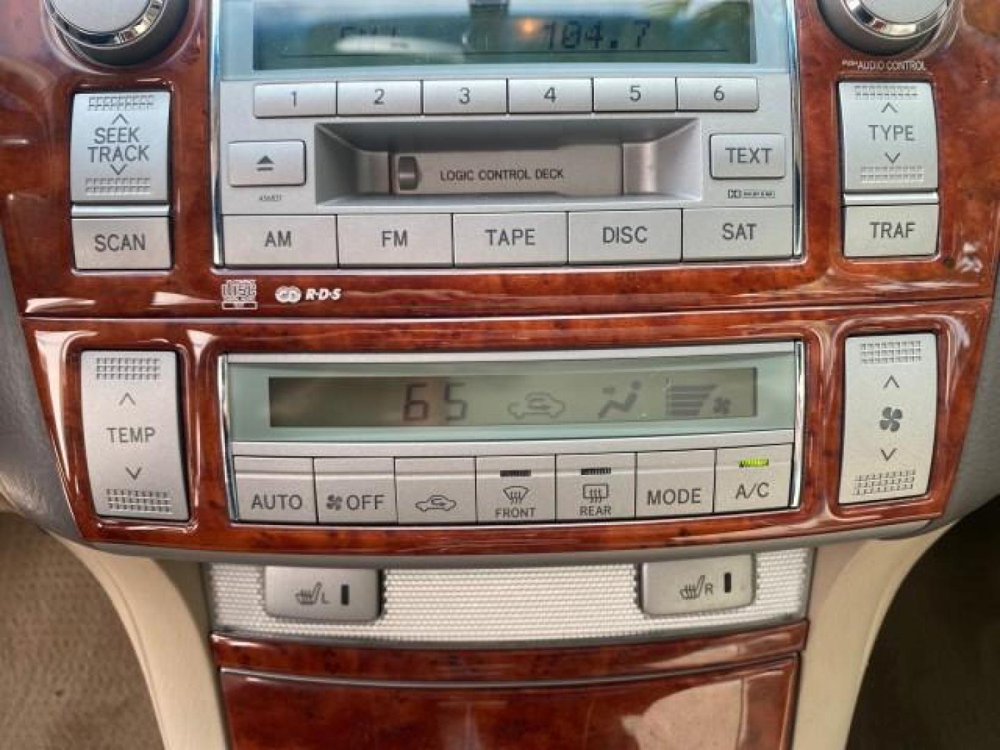 2006 Arctic Frost Pearl /Ivory Toyota Camry Solara SLE V6 1 OWNER LOW MILES 49,530 (4T1FA38P76U) with an 3.3L DOHC SMPI 24-Valve V6 Engine engine, Automatic transmission, located at 4701 North Dixie Hwy, Pompano Beach, FL, 33064, (954) 422-2889, 26.240938, -80.123474 - OUR WEBPAGE FLORIDACARS1.COM HAS OVER 100 PHOTOS AND FREE CARFAX LINK 2006 TOYOTA CAMRY SOLARA SE V6 VIN: 4T1FA38P76U095373 4 T 1 F A 3 8 P 7 6 U 0 9 5 3 7 3 CONVERTIBLE 3.3L V6 F DOHC 24V 29 MPG GASOLINE FRONT WHEEL DRIVE Top Features Alloy Wheels Leather Seats Front Seat Heaters Satellite Radio Re - Photo#44