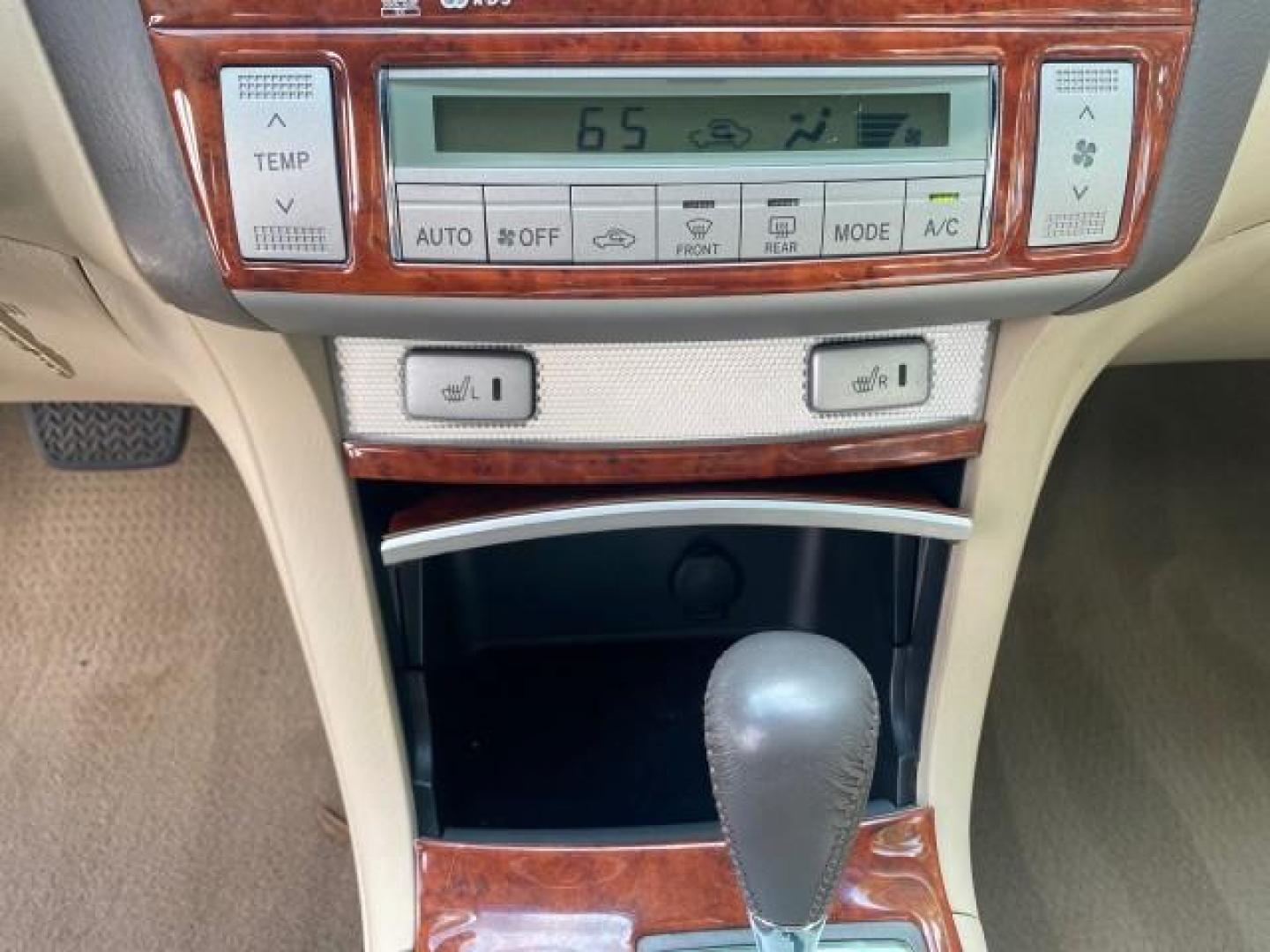 2006 Arctic Frost Pearl /Ivory Toyota Camry Solara SLE V6 1 OWNER LOW MILES 49,530 (4T1FA38P76U) with an 3.3L DOHC SMPI 24-Valve V6 Engine engine, Automatic transmission, located at 4701 North Dixie Hwy, Pompano Beach, FL, 33064, (954) 422-2889, 26.240938, -80.123474 - OUR WEBPAGE FLORIDACARS1.COM HAS OVER 100 PHOTOS AND FREE CARFAX LINK 2006 TOYOTA CAMRY SOLARA SE V6 VIN: 4T1FA38P76U095373 4 T 1 F A 3 8 P 7 6 U 0 9 5 3 7 3 CONVERTIBLE 3.3L V6 F DOHC 24V 29 MPG GASOLINE FRONT WHEEL DRIVE Top Features Alloy Wheels Leather Seats Front Seat Heaters Satellite Radio Re - Photo#45