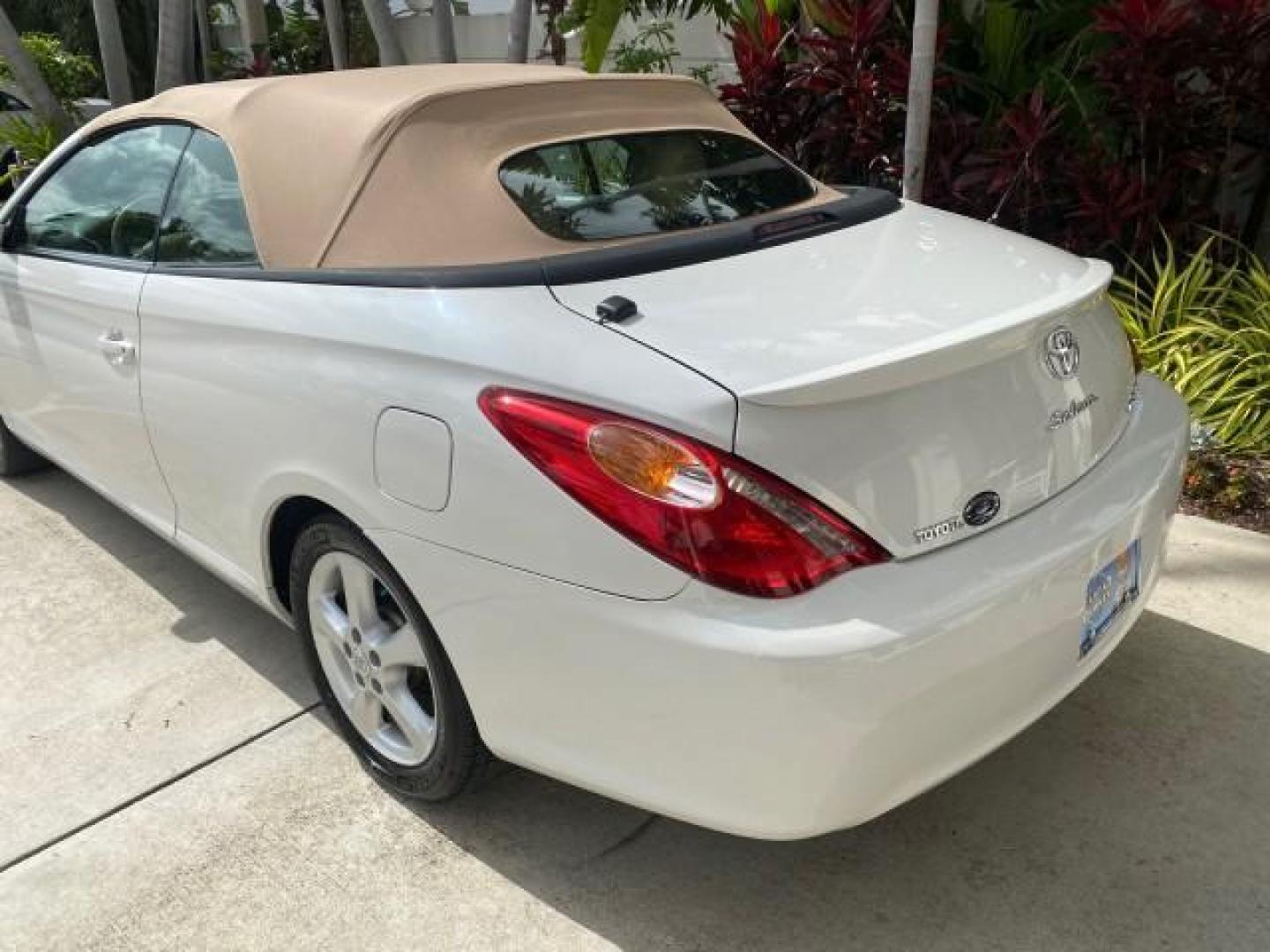 2006 Arctic Frost Pearl /Ivory Toyota Camry Solara SLE V6 1 OWNER LOW MILES 49,530 (4T1FA38P76U) with an 3.3L DOHC SMPI 24-Valve V6 Engine engine, Automatic transmission, located at 4701 North Dixie Hwy, Pompano Beach, FL, 33064, (954) 422-2889, 26.240938, -80.123474 - OUR WEBPAGE FLORIDACARS1.COM HAS OVER 100 PHOTOS AND FREE CARFAX LINK 2006 TOYOTA CAMRY SOLARA SE V6 VIN: 4T1FA38P76U095373 4 T 1 F A 3 8 P 7 6 U 0 9 5 3 7 3 CONVERTIBLE 3.3L V6 F DOHC 24V 29 MPG GASOLINE FRONT WHEEL DRIVE Top Features Alloy Wheels Leather Seats Front Seat Heaters Satellite Radio Re - Photo#66