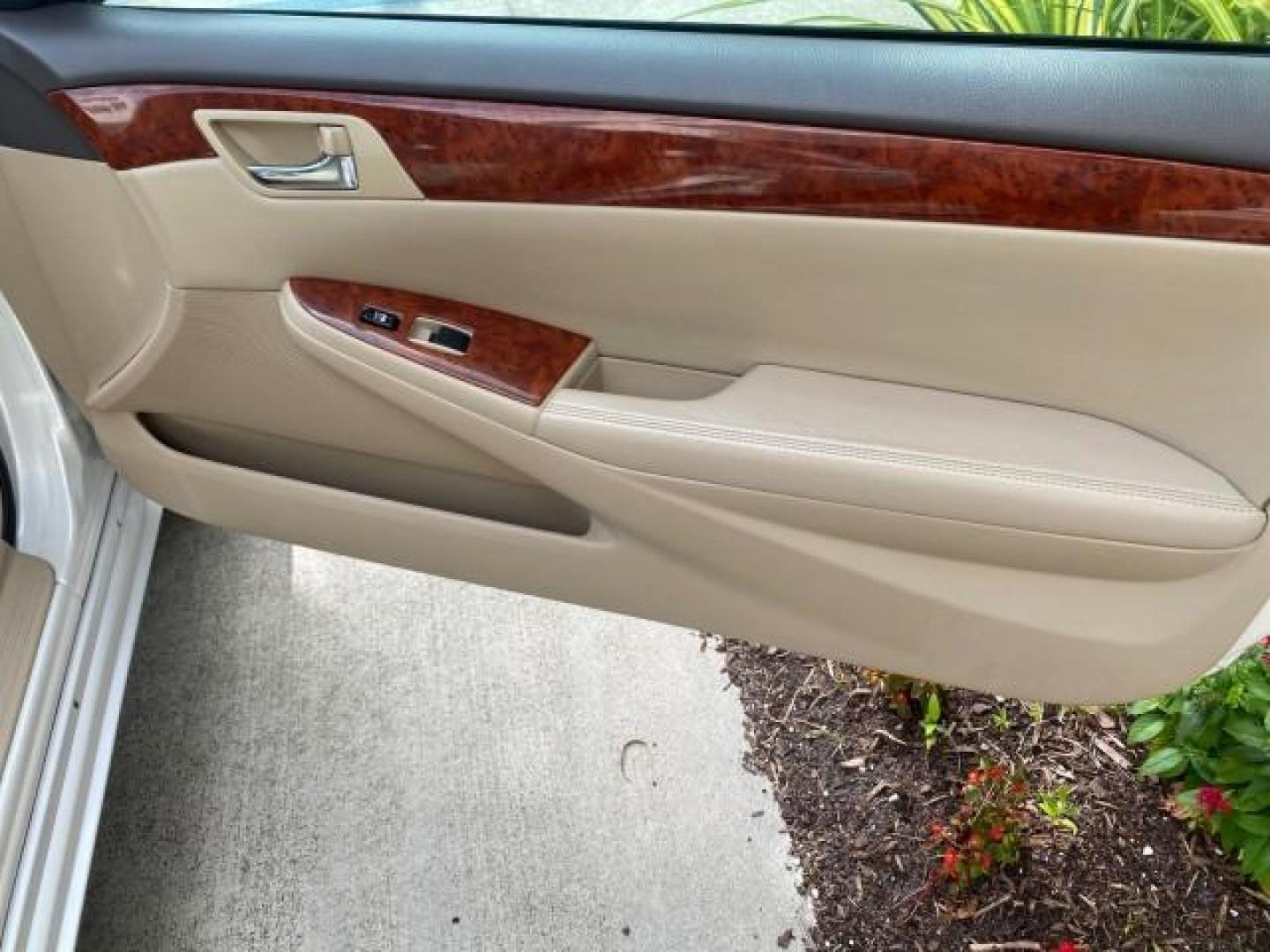 2006 Arctic Frost Pearl /Ivory Toyota Camry Solara SLE V6 1 OWNER LOW MILES 49,530 (4T1FA38P76U) with an 3.3L DOHC SMPI 24-Valve V6 Engine engine, Automatic transmission, located at 4701 North Dixie Hwy, Pompano Beach, FL, 33064, (954) 422-2889, 26.240938, -80.123474 - OUR WEBPAGE FLORIDACARS1.COM HAS OVER 100 PHOTOS AND FREE CARFAX LINK 2006 TOYOTA CAMRY SOLARA SE V6 VIN: 4T1FA38P76U095373 4 T 1 F A 3 8 P 7 6 U 0 9 5 3 7 3 CONVERTIBLE 3.3L V6 F DOHC 24V 29 MPG GASOLINE FRONT WHEEL DRIVE Top Features Alloy Wheels Leather Seats Front Seat Heaters Satellite Radio Re - Photo#80