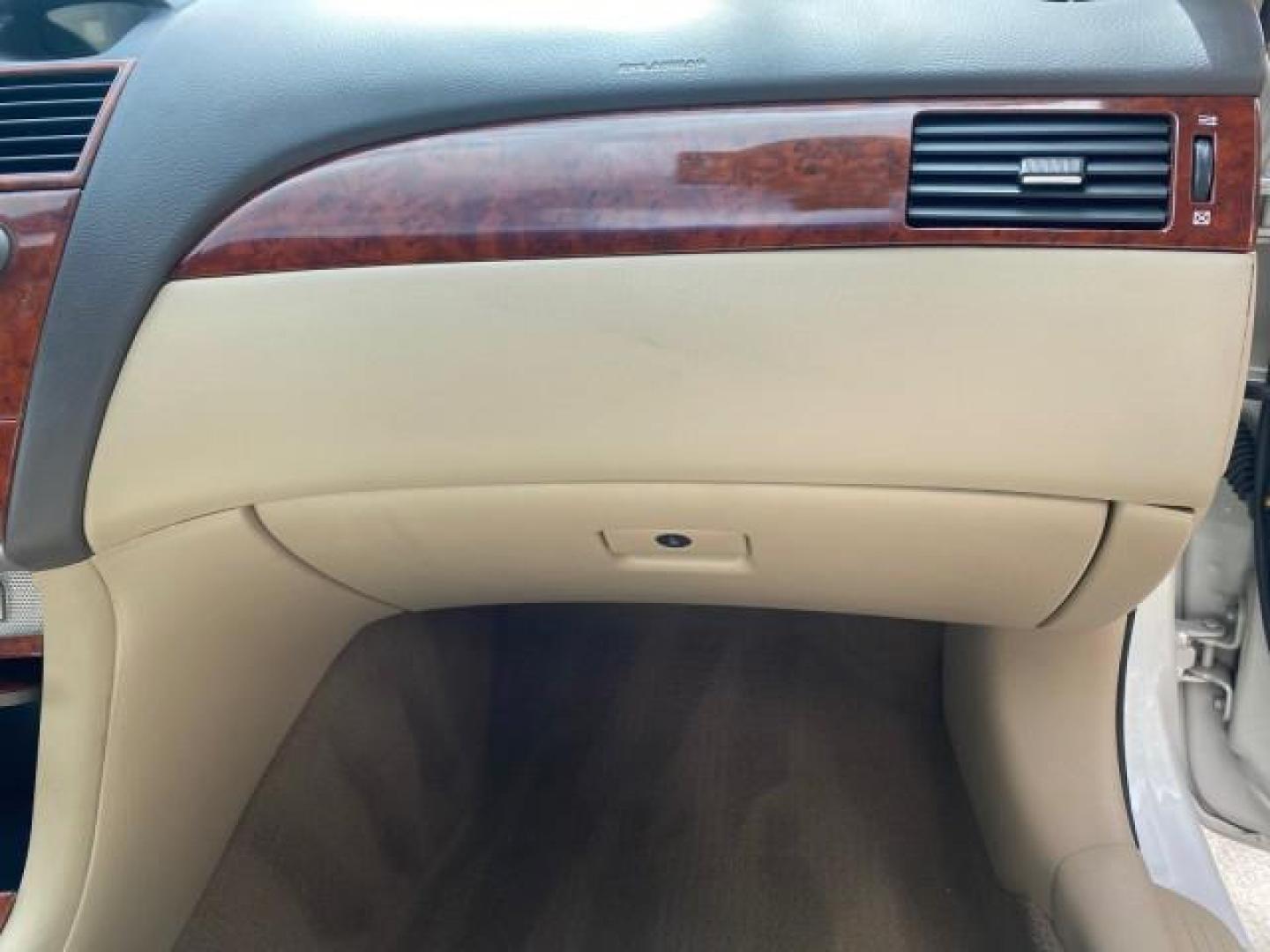 2006 Arctic Frost Pearl /Ivory Toyota Camry Solara SLE V6 1 OWNER LOW MILES 49,530 (4T1FA38P76U) with an 3.3L DOHC SMPI 24-Valve V6 Engine engine, Automatic transmission, located at 4701 North Dixie Hwy, Pompano Beach, FL, 33064, (954) 422-2889, 26.240938, -80.123474 - OUR WEBPAGE FLORIDACARS1.COM HAS OVER 100 PHOTOS AND FREE CARFAX LINK 2006 TOYOTA CAMRY SOLARA SE V6 VIN: 4T1FA38P76U095373 4 T 1 F A 3 8 P 7 6 U 0 9 5 3 7 3 CONVERTIBLE 3.3L V6 F DOHC 24V 29 MPG GASOLINE FRONT WHEEL DRIVE Top Features Alloy Wheels Leather Seats Front Seat Heaters Satellite Radio Re - Photo#89