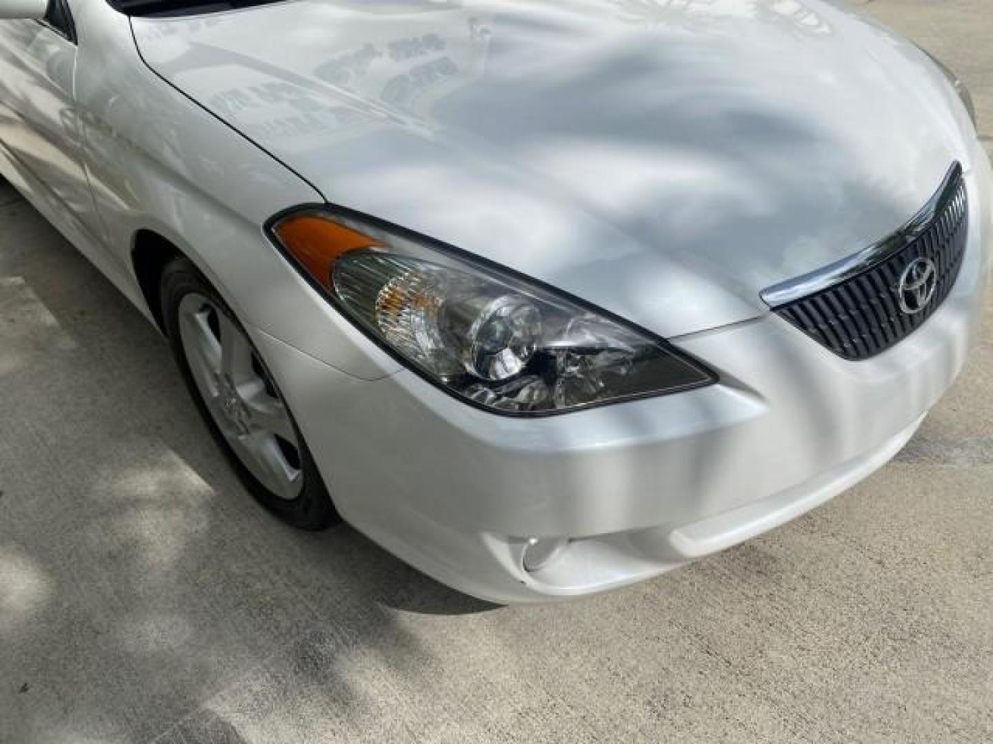 2006 Arctic Frost Pearl /Ivory Toyota Camry Solara SLE V6 1 OWNER LOW MILES 49,530 (4T1FA38P76U) with an 3.3L DOHC SMPI 24-Valve V6 Engine engine, Automatic transmission, located at 4701 North Dixie Hwy, Pompano Beach, FL, 33064, (954) 422-2889, 26.240938, -80.123474 - OUR WEBPAGE FLORIDACARS1.COM HAS OVER 100 PHOTOS AND FREE CARFAX LINK 2006 TOYOTA CAMRY SOLARA SE V6 VIN: 4T1FA38P76U095373 4 T 1 F A 3 8 P 7 6 U 0 9 5 3 7 3 CONVERTIBLE 3.3L V6 F DOHC 24V 29 MPG GASOLINE FRONT WHEEL DRIVE Top Features Alloy Wheels Leather Seats Front Seat Heaters Satellite Radio Re - Photo#98