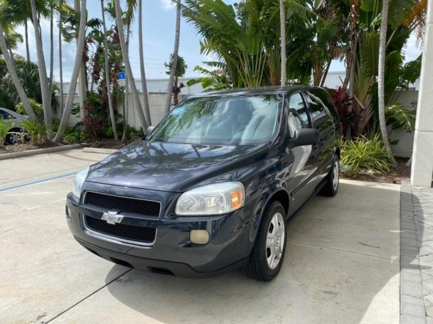 2008 Silverstone Metallic /Medium Gray Chevrolet Uplander 7 PAS LS LOW MILES 61,149 (1GNDU23W88D) with an 3.9L V6 SFI Flex-Fuel Engine engine, Automatic transmission, located at 4701 North Dixie Hwy, Pompano Beach, FL, 33064, (954) 422-2889, 26.240938, -80.123474 - OUR WEBPAGE FLORIDACARS1.COM HAS OVER 100 PHOTOS AND FREE CARFAX LINK 2008 CHEVROLET UPLANDER LS VIN: 1GNDU23W88D209144 1 G N D U 2 3 W 8 8 D 2 0 9 1 4 4 VAN 3.9L V6 F FLEX FUEL FRONT WHEEL DRIVE Top Features Cloth Seats Satellite Radio Ready Quad Seats Third Row Seat Rear Air Conditioning Basic Fea - Photo#3