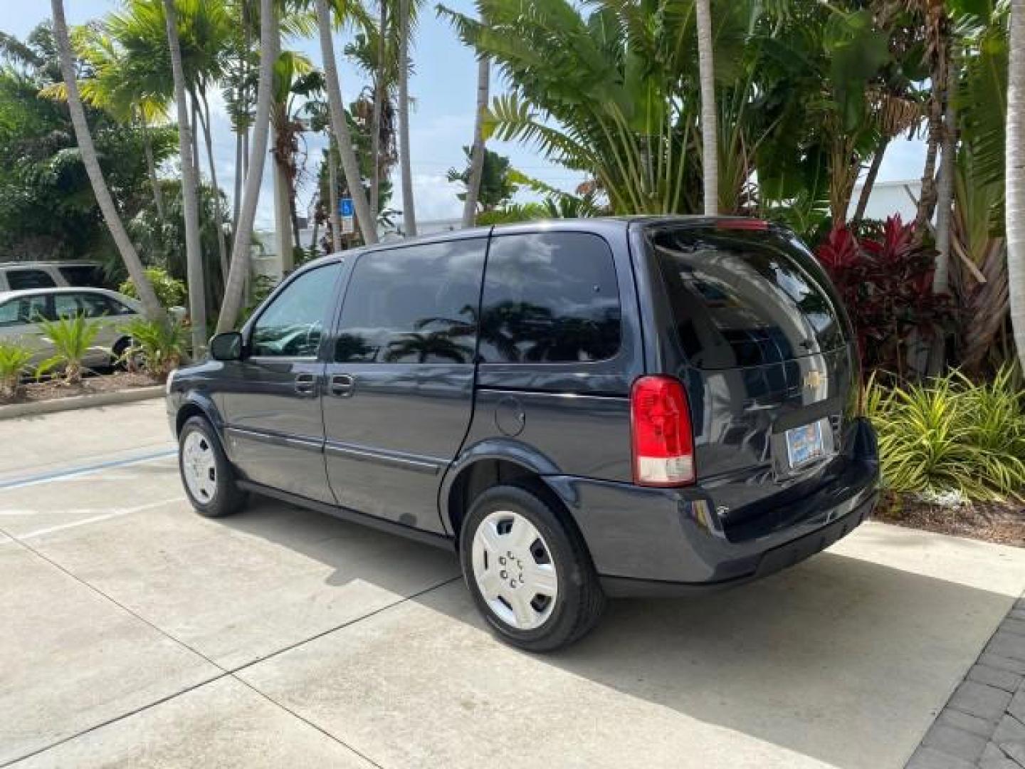 2008 Silverstone Metallic /Medium Gray Chevrolet Uplander 7 PAS LS LOW MILES 61,149 (1GNDU23W88D) with an 3.9L V6 SFI Flex-Fuel Engine engine, Automatic transmission, located at 4701 North Dixie Hwy, Pompano Beach, FL, 33064, (954) 422-2889, 26.240938, -80.123474 - OUR WEBPAGE FLORIDACARS1.COM HAS OVER 100 PHOTOS AND FREE CARFAX LINK 2008 CHEVROLET UPLANDER LS VIN: 1GNDU23W88D209144 1 G N D U 2 3 W 8 8 D 2 0 9 1 4 4 VAN 3.9L V6 F FLEX FUEL FRONT WHEEL DRIVE Top Features Cloth Seats Satellite Radio Ready Quad Seats Third Row Seat Rear Air Conditioning Basic Fea - Photo#5