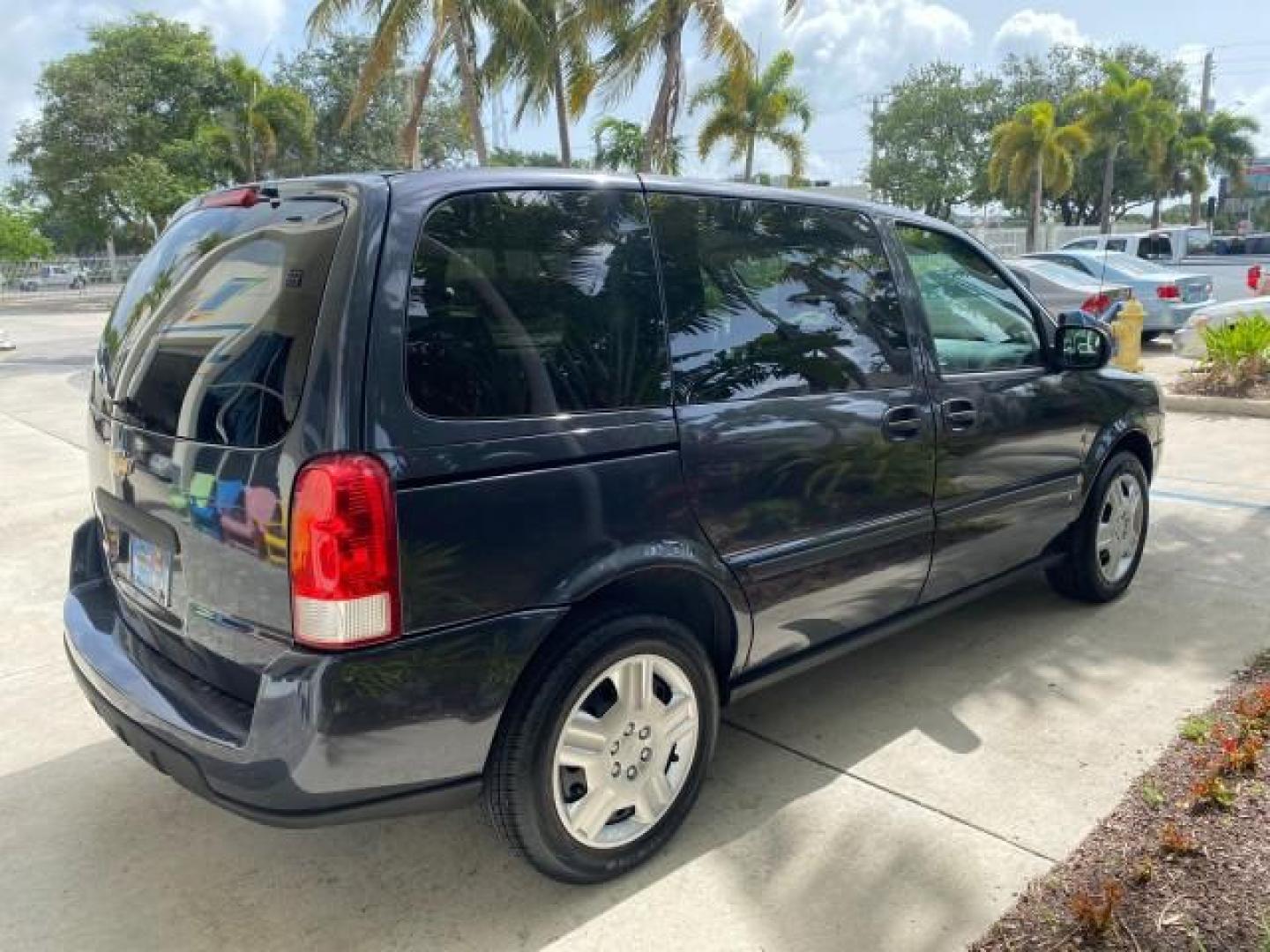 2008 Silverstone Metallic /Medium Gray Chevrolet Uplander 7 PAS LS LOW MILES 61,149 (1GNDU23W88D) with an 3.9L V6 SFI Flex-Fuel Engine engine, Automatic transmission, located at 4701 North Dixie Hwy, Pompano Beach, FL, 33064, (954) 422-2889, 26.240938, -80.123474 - OUR WEBPAGE FLORIDACARS1.COM HAS OVER 100 PHOTOS AND FREE CARFAX LINK 2008 CHEVROLET UPLANDER LS VIN: 1GNDU23W88D209144 1 G N D U 2 3 W 8 8 D 2 0 9 1 4 4 VAN 3.9L V6 F FLEX FUEL FRONT WHEEL DRIVE Top Features Cloth Seats Satellite Radio Ready Quad Seats Third Row Seat Rear Air Conditioning Basic Fea - Photo#7