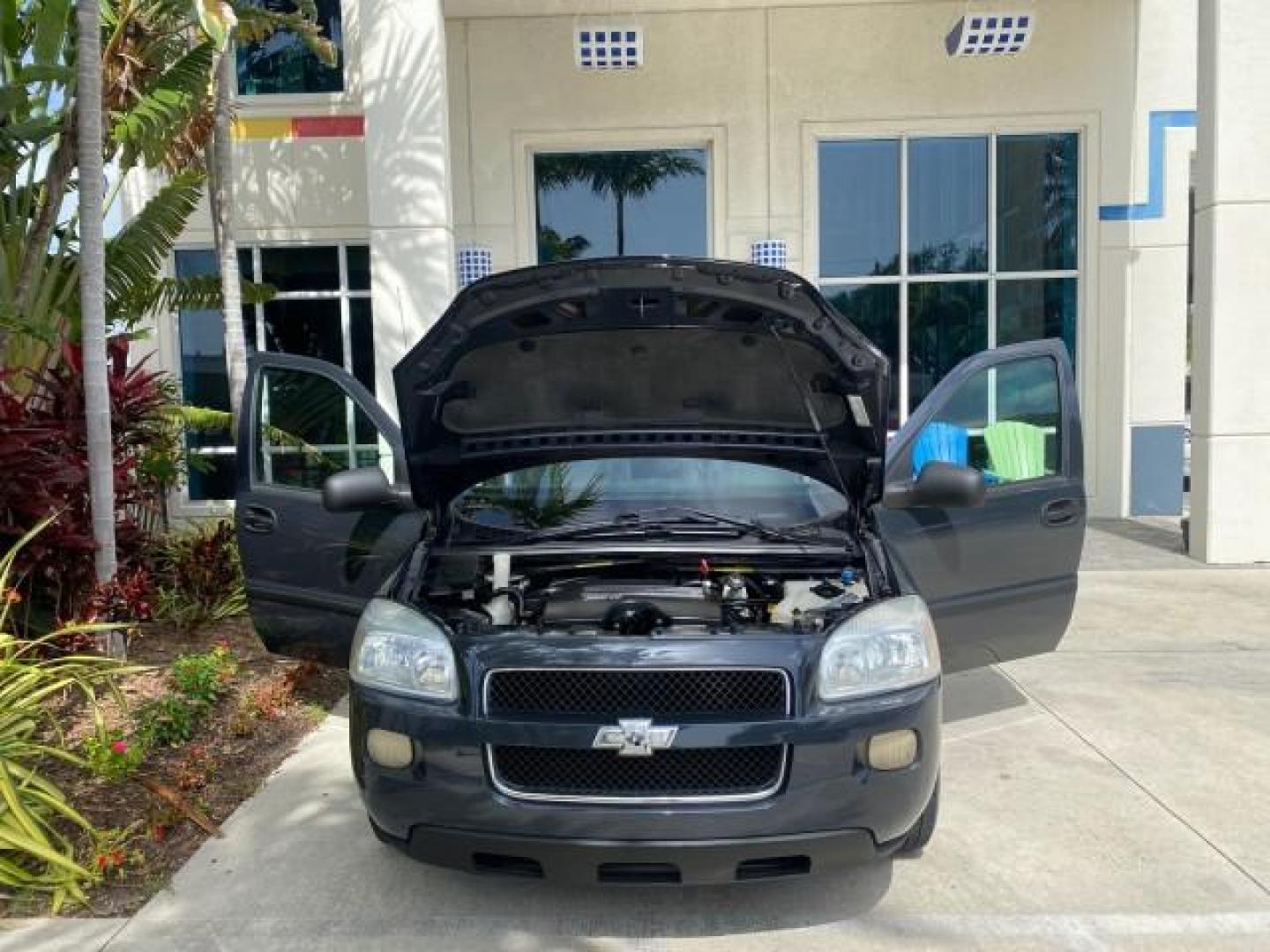 2008 Silverstone Metallic /Medium Gray Chevrolet Uplander 7 PAS LS LOW MILES 61,149 (1GNDU23W88D) with an 3.9L V6 SFI Flex-Fuel Engine engine, Automatic transmission, located at 4701 North Dixie Hwy, Pompano Beach, FL, 33064, (954) 422-2889, 26.240938, -80.123474 - OUR WEBPAGE FLORIDACARS1.COM HAS OVER 100 PHOTOS AND FREE CARFAX LINK 2008 CHEVROLET UPLANDER LS VIN: 1GNDU23W88D209144 1 G N D U 2 3 W 8 8 D 2 0 9 1 4 4 VAN 3.9L V6 F FLEX FUEL FRONT WHEEL DRIVE Top Features Cloth Seats Satellite Radio Ready Quad Seats Third Row Seat Rear Air Conditioning Basic Fea - Photo#16