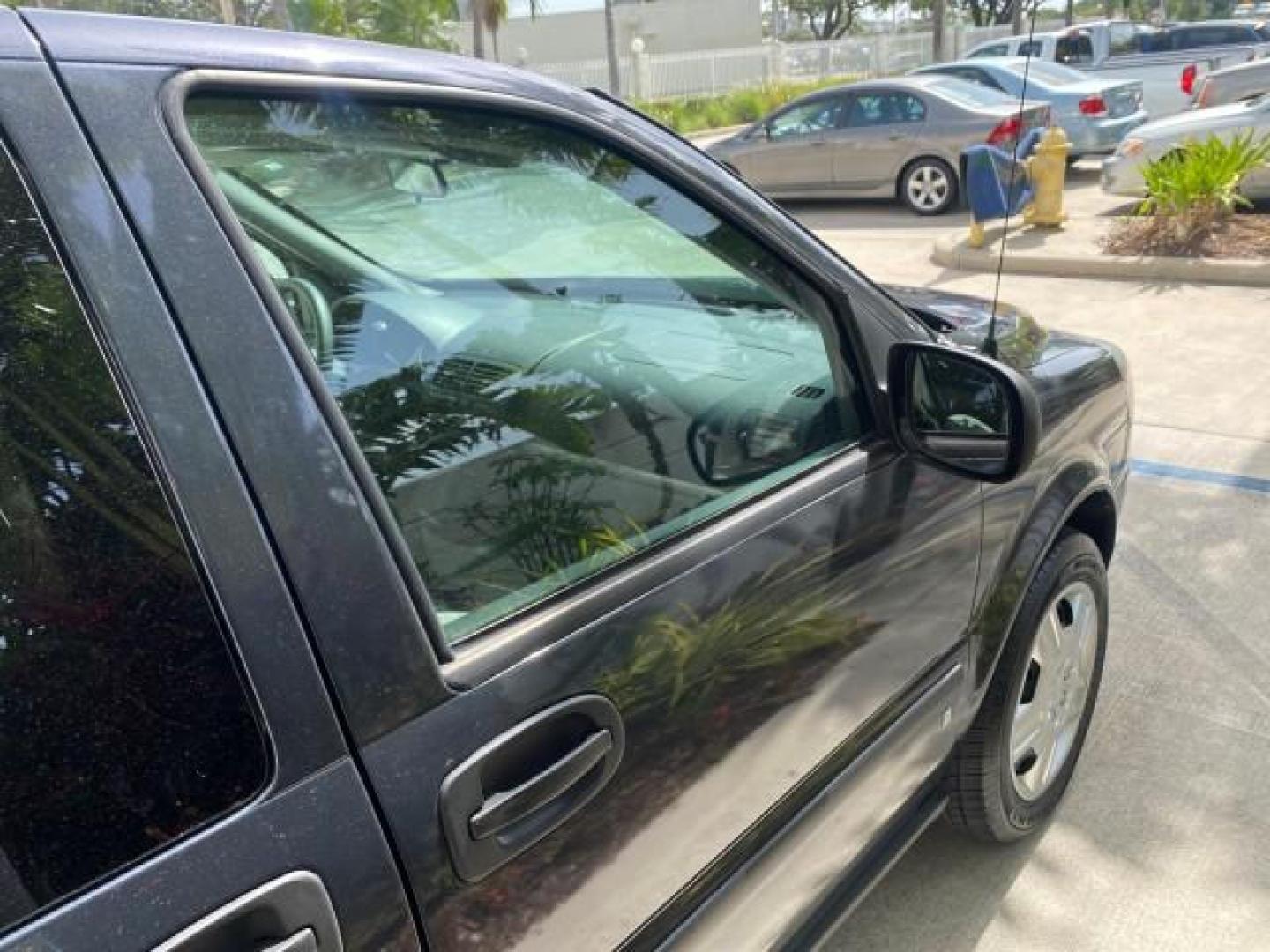 2008 Silverstone Metallic /Medium Gray Chevrolet Uplander 7 PAS LS LOW MILES 61,149 (1GNDU23W88D) with an 3.9L V6 SFI Flex-Fuel Engine engine, Automatic transmission, located at 4701 North Dixie Hwy, Pompano Beach, FL, 33064, (954) 422-2889, 26.240938, -80.123474 - OUR WEBPAGE FLORIDACARS1.COM HAS OVER 100 PHOTOS AND FREE CARFAX LINK 2008 CHEVROLET UPLANDER LS VIN: 1GNDU23W88D209144 1 G N D U 2 3 W 8 8 D 2 0 9 1 4 4 VAN 3.9L V6 F FLEX FUEL FRONT WHEEL DRIVE Top Features Cloth Seats Satellite Radio Ready Quad Seats Third Row Seat Rear Air Conditioning Basic Fea - Photo#92