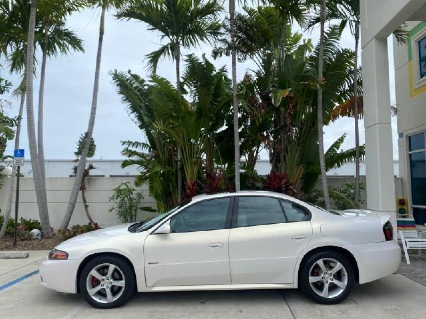 2004 White-Gold Tri Coat /Taupe Pontiac Bonneville GXP LOW MILES 43,734 V8 (1G2HZ54Y34U) with an 4.6L Northstar V8 MFI DOHC Engine engine, Automatic transmission, located at 4701 North Dixie Hwy, Pompano Beach, FL, 33064, (954) 422-2889, 26.240938, -80.123474 - OUR WEBPAGE FLORIDACARS1.COM HAS OVER 100 PHOTOS AND FREE CARFAX LINK 2004 PONTIAC BONNEVILLE GXP $ 38,335 NEW VIN: 1G2HZ54Y34U255377 1 G 2 H Z 5 4 Y 3 4 U 2 5 5 3 7 7 SEDAN 4 DR 4.6L V8 F DOHC GASOLINE FRONT WHEEL DRIVE Top Features Alloy Wheels Front Seat Heaters Head Up Display Leather and Sued - Photo#4