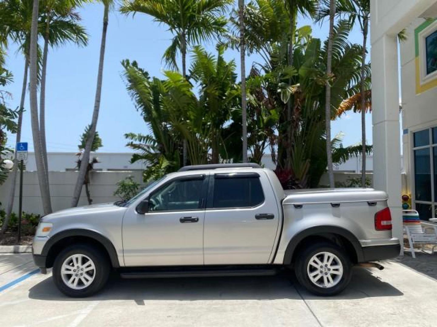 2007 Mineral Grey Metallic /Camel Ford Explorer Sport Trac XLT LOW MILES 80,420 (1FMEU31K37U) with an 4.0L SOHC 12-Valve V6 Engine engine, Automatic transmission, located at 4701 North Dixie Hwy, Pompano Beach, FL, 33064, (954) 422-2889, 26.240938, -80.123474 - OUR WEBPAGE FLORIDACARS1.COM HAS OVER 100 PHOTOS AND FREE CARFAX LINK 2007 FORD EXPLORER SPORT TRAC XLT TIRES LOOK GREAT! VIN: 1FMEU31K37UA56699 1 F M E U 3 1 K 3 7 U A 5 6 6 9 9 SPORT PICKUP 4.0L V6 F SOHC GASOLINE REAR WHEEL DRIVE Top Features Alloy Wheels Running Boards Bed Cover Tow Hitch Cloth - Photo#4