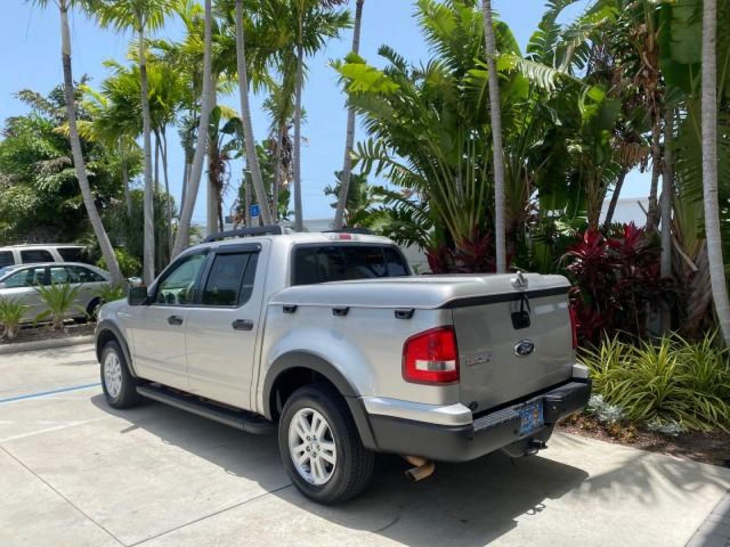 2007 Mineral Grey Metallic /Camel Ford Explorer Sport Trac XLT LOW MILES 80,420 (1FMEU31K37U) with an 4.0L SOHC 12-Valve V6 Engine engine, Automatic transmission, located at 4701 North Dixie Hwy, Pompano Beach, FL, 33064, (954) 422-2889, 26.240938, -80.123474 - OUR WEBPAGE FLORIDACARS1.COM HAS OVER 100 PHOTOS AND FREE CARFAX LINK 2007 FORD EXPLORER SPORT TRAC XLT TIRES LOOK GREAT! VIN: 1FMEU31K37UA56699 1 F M E U 3 1 K 3 7 U A 5 6 6 9 9 SPORT PICKUP 4.0L V6 F SOHC GASOLINE REAR WHEEL DRIVE Top Features Alloy Wheels Running Boards Bed Cover Tow Hitch Cloth - Photo#5
