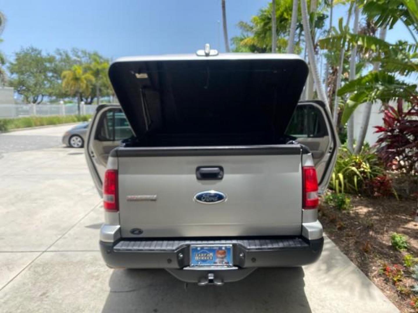 2007 Mineral Grey Metallic /Camel Ford Explorer Sport Trac XLT LOW MILES 80,420 (1FMEU31K37U) with an 4.0L SOHC 12-Valve V6 Engine engine, Automatic transmission, located at 4701 North Dixie Hwy, Pompano Beach, FL, 33064, (954) 422-2889, 26.240938, -80.123474 - OUR WEBPAGE FLORIDACARS1.COM HAS OVER 100 PHOTOS AND FREE CARFAX LINK 2007 FORD EXPLORER SPORT TRAC XLT TIRES LOOK GREAT! VIN: 1FMEU31K37UA56699 1 F M E U 3 1 K 3 7 U A 5 6 6 9 9 SPORT PICKUP 4.0L V6 F SOHC GASOLINE REAR WHEEL DRIVE Top Features Alloy Wheels Running Boards Bed Cover Tow Hitch Cloth - Photo#15