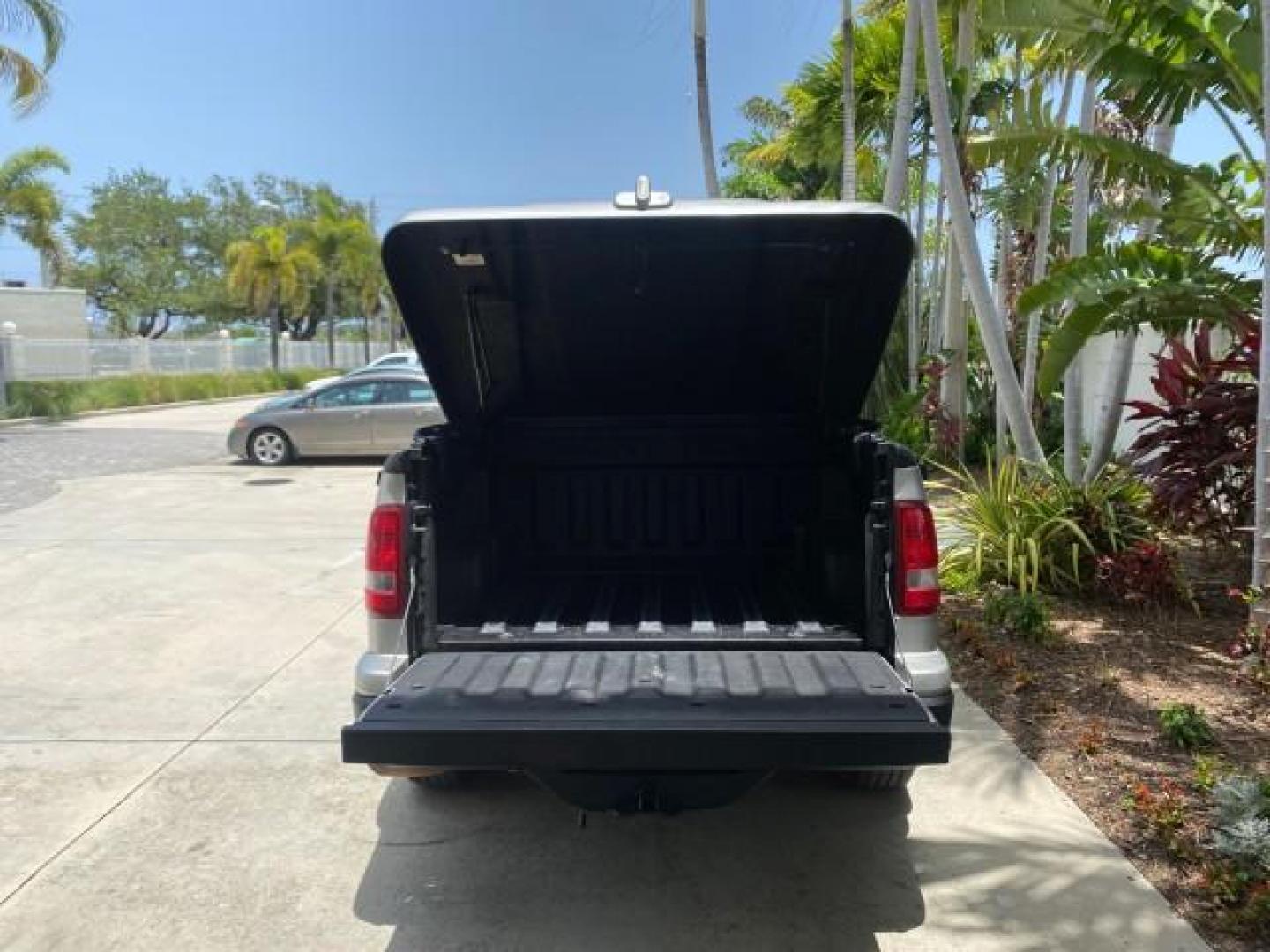 2007 Mineral Grey Metallic /Camel Ford Explorer Sport Trac XLT LOW MILES 80,420 (1FMEU31K37U) with an 4.0L SOHC 12-Valve V6 Engine engine, Automatic transmission, located at 4701 North Dixie Hwy, Pompano Beach, FL, 33064, (954) 422-2889, 26.240938, -80.123474 - OUR WEBPAGE FLORIDACARS1.COM HAS OVER 100 PHOTOS AND FREE CARFAX LINK 2007 FORD EXPLORER SPORT TRAC XLT TIRES LOOK GREAT! VIN: 1FMEU31K37UA56699 1 F M E U 3 1 K 3 7 U A 5 6 6 9 9 SPORT PICKUP 4.0L V6 F SOHC GASOLINE REAR WHEEL DRIVE Top Features Alloy Wheels Running Boards Bed Cover Tow Hitch Cloth - Photo#70