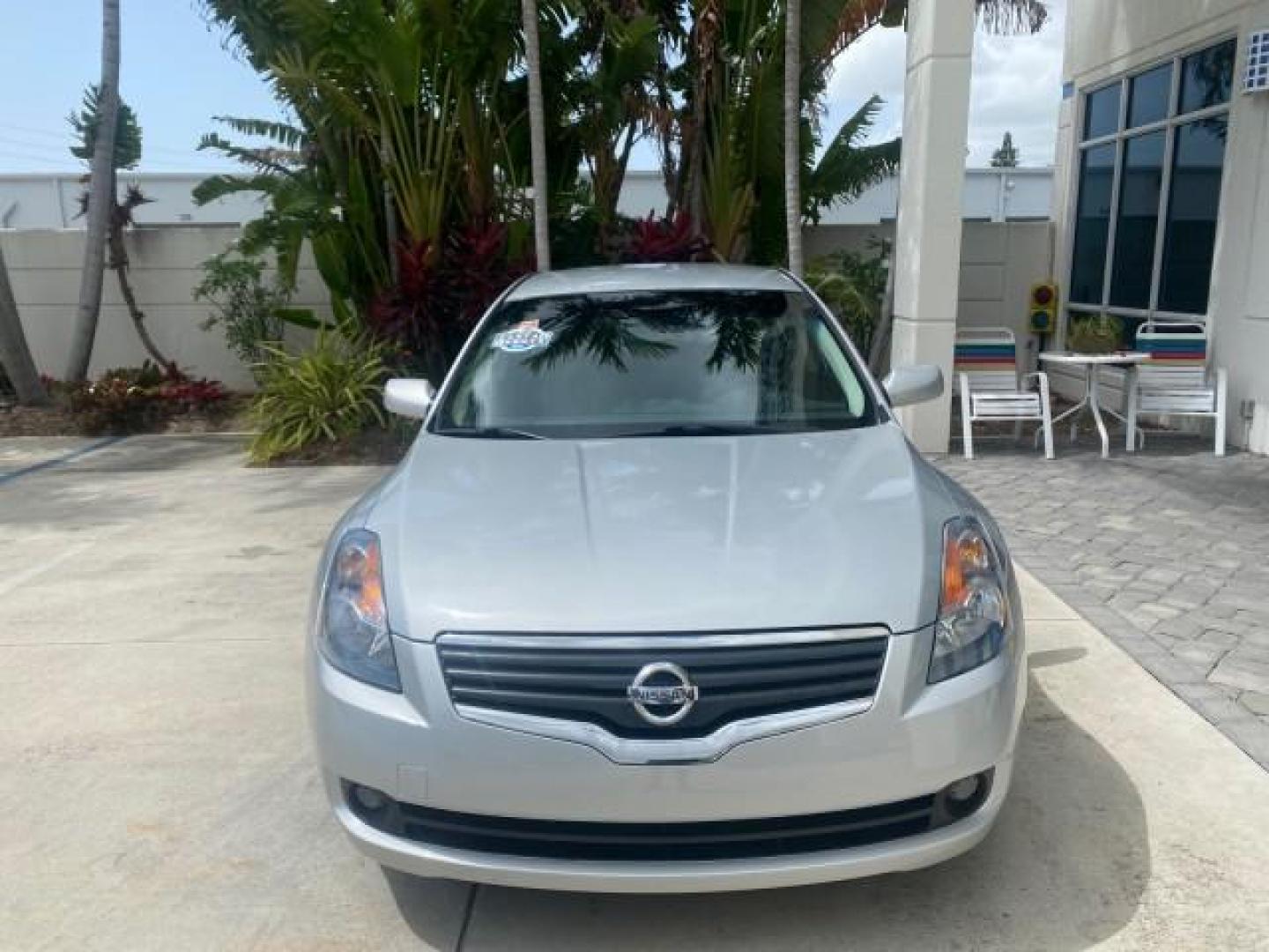 2008 Precision Grey Metallic /Charcoal Nissan Altima 2.5 S 1 OWNER LOW MILES 36,700 (1N4AL21E08N) with an 2.5L DOHC I4 Engine engine, Automatic transmission, located at 4701 North Dixie Hwy, Pompano Beach, FL, 33064, (954) 422-2889, 26.240938, -80.123474 - OUR WEBPAGE FLORIDACARS1.COM HAS OVER 100 PHOTOS AND FREE CARFAX LINK 2008 NISSAN ALTIMA 2.5 S VIN: 1N4AL21E08N545217 1 N 4 A L 2 1 E 0 8 N 5 4 5 2 1 7 SEDAN 4 DR 2.5L I4 F DOHC 16V GASOLINE FRONT WHEEL DRIVE Top Features Cloth Seats Basic Features ABS Brakes AM/FM Stereo Air Conditioning Automatic - Photo#2