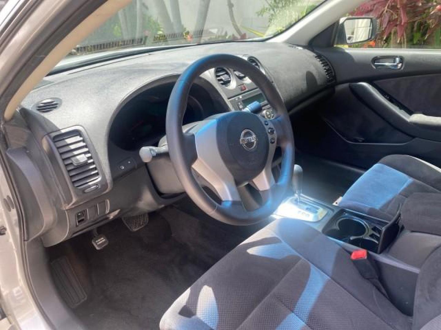 2008 Precision Grey Metallic /Charcoal Nissan Altima 2.5 S 1 OWNER LOW MILES 36,700 (1N4AL21E08N) with an 2.5L DOHC I4 Engine engine, Automatic transmission, located at 4701 North Dixie Hwy, Pompano Beach, FL, 33064, (954) 422-2889, 26.240938, -80.123474 - OUR WEBPAGE FLORIDACARS1.COM HAS OVER 100 PHOTOS AND FREE CARFAX LINK 2008 NISSAN ALTIMA 2.5 S VIN: 1N4AL21E08N545217 1 N 4 A L 2 1 E 0 8 N 5 4 5 2 1 7 SEDAN 4 DR 2.5L I4 F DOHC 16V GASOLINE FRONT WHEEL DRIVE Top Features Cloth Seats Basic Features ABS Brakes AM/FM Stereo Air Conditioning Automatic - Photo#34