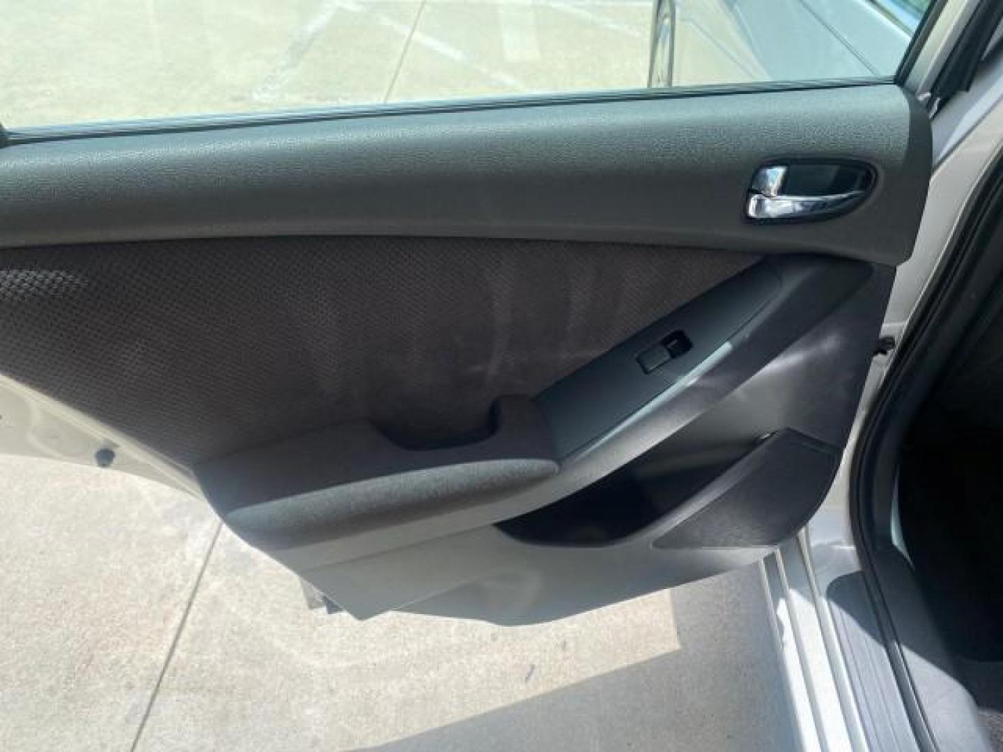 2008 Precision Grey Metallic /Charcoal Nissan Altima 2.5 S 1 OWNER LOW MILES 36,700 (1N4AL21E08N) with an 2.5L DOHC I4 Engine engine, Automatic transmission, located at 4701 North Dixie Hwy, Pompano Beach, FL, 33064, (954) 422-2889, 26.240938, -80.123474 - OUR WEBPAGE FLORIDACARS1.COM HAS OVER 100 PHOTOS AND FREE CARFAX LINK 2008 NISSAN ALTIMA 2.5 S VIN: 1N4AL21E08N545217 1 N 4 A L 2 1 E 0 8 N 5 4 5 2 1 7 SEDAN 4 DR 2.5L I4 F DOHC 16V GASOLINE FRONT WHEEL DRIVE Top Features Cloth Seats Basic Features ABS Brakes AM/FM Stereo Air Conditioning Automatic - Photo#59