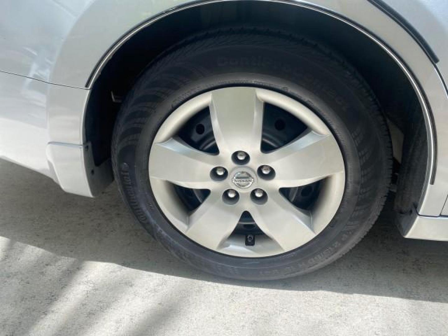 2008 Precision Grey Metallic /Charcoal Nissan Altima 2.5 S 1 OWNER LOW MILES 36,700 (1N4AL21E08N) with an 2.5L DOHC I4 Engine engine, Automatic transmission, located at 4701 North Dixie Hwy, Pompano Beach, FL, 33064, (954) 422-2889, 26.240938, -80.123474 - OUR WEBPAGE FLORIDACARS1.COM HAS OVER 100 PHOTOS AND FREE CARFAX LINK 2008 NISSAN ALTIMA 2.5 S VIN: 1N4AL21E08N545217 1 N 4 A L 2 1 E 0 8 N 5 4 5 2 1 7 SEDAN 4 DR 2.5L I4 F DOHC 16V GASOLINE FRONT WHEEL DRIVE Top Features Cloth Seats Basic Features ABS Brakes AM/FM Stereo Air Conditioning Automatic - Photo#77