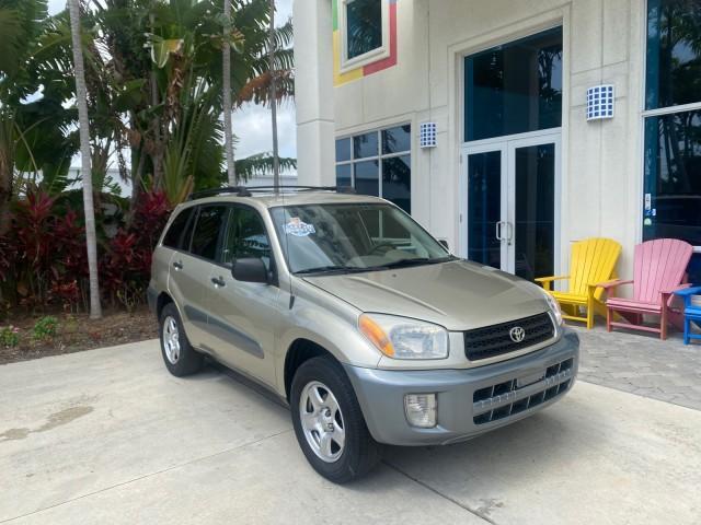 2002 Titanium /Gray Toyota RAV4 1 OWNER FL LOW MILES 83,089 (JTEGH20V020) with an 2.0L DOHC EFI 16-Valve 4-Cyl Engine engine, Automatic transmission, located at 4701 North Dixie Hwy, Pompano Beach, FL, 33064, (954) 422-2889, 26.240938, -80.123474 - OUR WEBPAGE FLORIDACARS1.COM HAS OVER 100 PHOTOS AND FREE CARFAX LINK 2002 TOYOTA RAV4 VIN: JTEGH20V020080431 J T E G H 2 0 V 0 2 0 0 8 0 4 3 1 4 DOOR WAGON/SPORT UTILITY 2.0L I4 F DOHC 16V GASOLINE FRONT WHEEL DRIVE Top Features Cloth Seats Basic Features AM/FM Stereo CD Audio Full Roof Rack Power - Photo#1