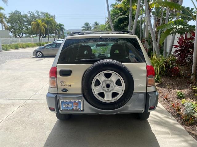 2002 Titanium /Gray Toyota RAV4 1 OWNER FL LOW MILES 83,089 (JTEGH20V020) with an 2.0L DOHC EFI 16-Valve 4-Cyl Engine engine, Automatic transmission, located at 4701 North Dixie Hwy, Pompano Beach, FL, 33064, (954) 422-2889, 26.240938, -80.123474 - OUR WEBPAGE FLORIDACARS1.COM HAS OVER 100 PHOTOS AND FREE CARFAX LINK 2002 TOYOTA RAV4 VIN: JTEGH20V020080431 J T E G H 2 0 V 0 2 0 0 8 0 4 3 1 4 DOOR WAGON/SPORT UTILITY 2.0L I4 F DOHC 16V GASOLINE FRONT WHEEL DRIVE Top Features Cloth Seats Basic Features AM/FM Stereo CD Audio Full Roof Rack Power - Photo#6