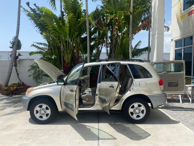 2002 Titanium /Gray Toyota RAV4 1 OWNER FL LOW MILES 83,089 (JTEGH20V020) with an 2.0L DOHC EFI 16-Valve 4-Cyl Engine engine, Automatic transmission, located at 4701 North Dixie Hwy, Pompano Beach, FL, 33064, (954) 422-2889, 26.240938, -80.123474 - OUR WEBPAGE FLORIDACARS1.COM HAS OVER 100 PHOTOS AND FREE CARFAX LINK 2002 TOYOTA RAV4 VIN: JTEGH20V020080431 J T E G H 2 0 V 0 2 0 0 8 0 4 3 1 4 DOOR WAGON/SPORT UTILITY 2.0L I4 F DOHC 16V GASOLINE FRONT WHEEL DRIVE Top Features Cloth Seats Basic Features AM/FM Stereo CD Audio Full Roof Rack Power - Photo#8