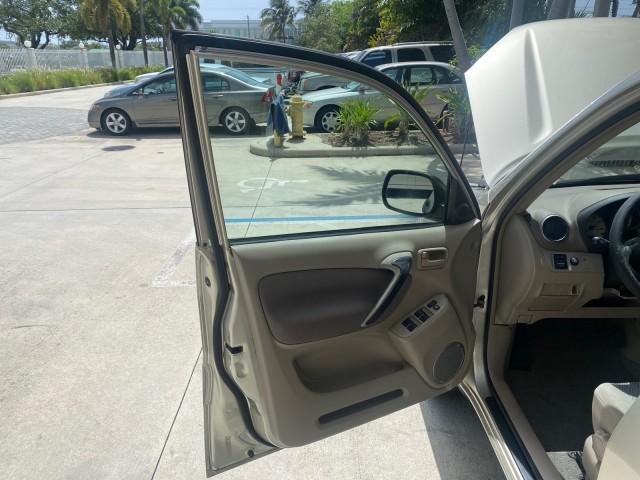 2002 Titanium /Gray Toyota RAV4 1 OWNER FL LOW MILES 83,089 (JTEGH20V020) with an 2.0L DOHC EFI 16-Valve 4-Cyl Engine engine, Automatic transmission, located at 4701 North Dixie Hwy, Pompano Beach, FL, 33064, (954) 422-2889, 26.240938, -80.123474 - OUR WEBPAGE FLORIDACARS1.COM HAS OVER 100 PHOTOS AND FREE CARFAX LINK 2002 TOYOTA RAV4 VIN: JTEGH20V020080431 J T E G H 2 0 V 0 2 0 0 8 0 4 3 1 4 DOOR WAGON/SPORT UTILITY 2.0L I4 F DOHC 16V GASOLINE FRONT WHEEL DRIVE Top Features Cloth Seats Basic Features AM/FM Stereo CD Audio Full Roof Rack Power - Photo#9