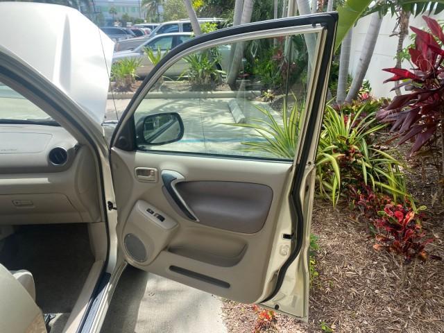 2002 Titanium /Gray Toyota RAV4 1 OWNER FL LOW MILES 83,089 (JTEGH20V020) with an 2.0L DOHC EFI 16-Valve 4-Cyl Engine engine, Automatic transmission, located at 4701 North Dixie Hwy, Pompano Beach, FL, 33064, (954) 422-2889, 26.240938, -80.123474 - OUR WEBPAGE FLORIDACARS1.COM HAS OVER 100 PHOTOS AND FREE CARFAX LINK 2002 TOYOTA RAV4 VIN: JTEGH20V020080431 J T E G H 2 0 V 0 2 0 0 8 0 4 3 1 4 DOOR WAGON/SPORT UTILITY 2.0L I4 F DOHC 16V GASOLINE FRONT WHEEL DRIVE Top Features Cloth Seats Basic Features AM/FM Stereo CD Audio Full Roof Rack Power - Photo#11