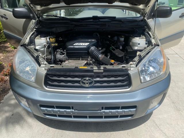2002 Titanium /Gray Toyota RAV4 1 OWNER FL LOW MILES 83,089 (JTEGH20V020) with an 2.0L DOHC EFI 16-Valve 4-Cyl Engine engine, Automatic transmission, located at 4701 North Dixie Hwy, Pompano Beach, FL, 33064, (954) 422-2889, 26.240938, -80.123474 - OUR WEBPAGE FLORIDACARS1.COM HAS OVER 100 PHOTOS AND FREE CARFAX LINK 2002 TOYOTA RAV4 VIN: JTEGH20V020080431 J T E G H 2 0 V 0 2 0 0 8 0 4 3 1 4 DOOR WAGON/SPORT UTILITY 2.0L I4 F DOHC 16V GASOLINE FRONT WHEEL DRIVE Top Features Cloth Seats Basic Features AM/FM Stereo CD Audio Full Roof Rack Power - Photo#17