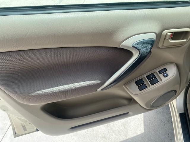 2002 Titanium /Gray Toyota RAV4 1 OWNER FL LOW MILES 83,089 (JTEGH20V020) with an 2.0L DOHC EFI 16-Valve 4-Cyl Engine engine, Automatic transmission, located at 4701 North Dixie Hwy, Pompano Beach, FL, 33064, (954) 422-2889, 26.240938, -80.123474 - OUR WEBPAGE FLORIDACARS1.COM HAS OVER 100 PHOTOS AND FREE CARFAX LINK 2002 TOYOTA RAV4 VIN: JTEGH20V020080431 J T E G H 2 0 V 0 2 0 0 8 0 4 3 1 4 DOOR WAGON/SPORT UTILITY 2.0L I4 F DOHC 16V GASOLINE FRONT WHEEL DRIVE Top Features Cloth Seats Basic Features AM/FM Stereo CD Audio Full Roof Rack Power - Photo#31