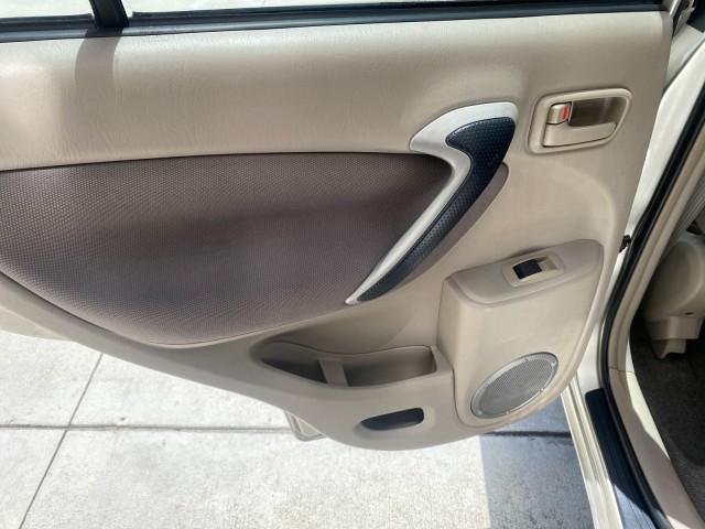 2002 Titanium /Gray Toyota RAV4 1 OWNER FL LOW MILES 83,089 (JTEGH20V020) with an 2.0L DOHC EFI 16-Valve 4-Cyl Engine engine, Automatic transmission, located at 4701 North Dixie Hwy, Pompano Beach, FL, 33064, (954) 422-2889, 26.240938, -80.123474 - OUR WEBPAGE FLORIDACARS1.COM HAS OVER 100 PHOTOS AND FREE CARFAX LINK 2002 TOYOTA RAV4 VIN: JTEGH20V020080431 J T E G H 2 0 V 0 2 0 0 8 0 4 3 1 4 DOOR WAGON/SPORT UTILITY 2.0L I4 F DOHC 16V GASOLINE FRONT WHEEL DRIVE Top Features Cloth Seats Basic Features AM/FM Stereo CD Audio Full Roof Rack Power - Photo#62